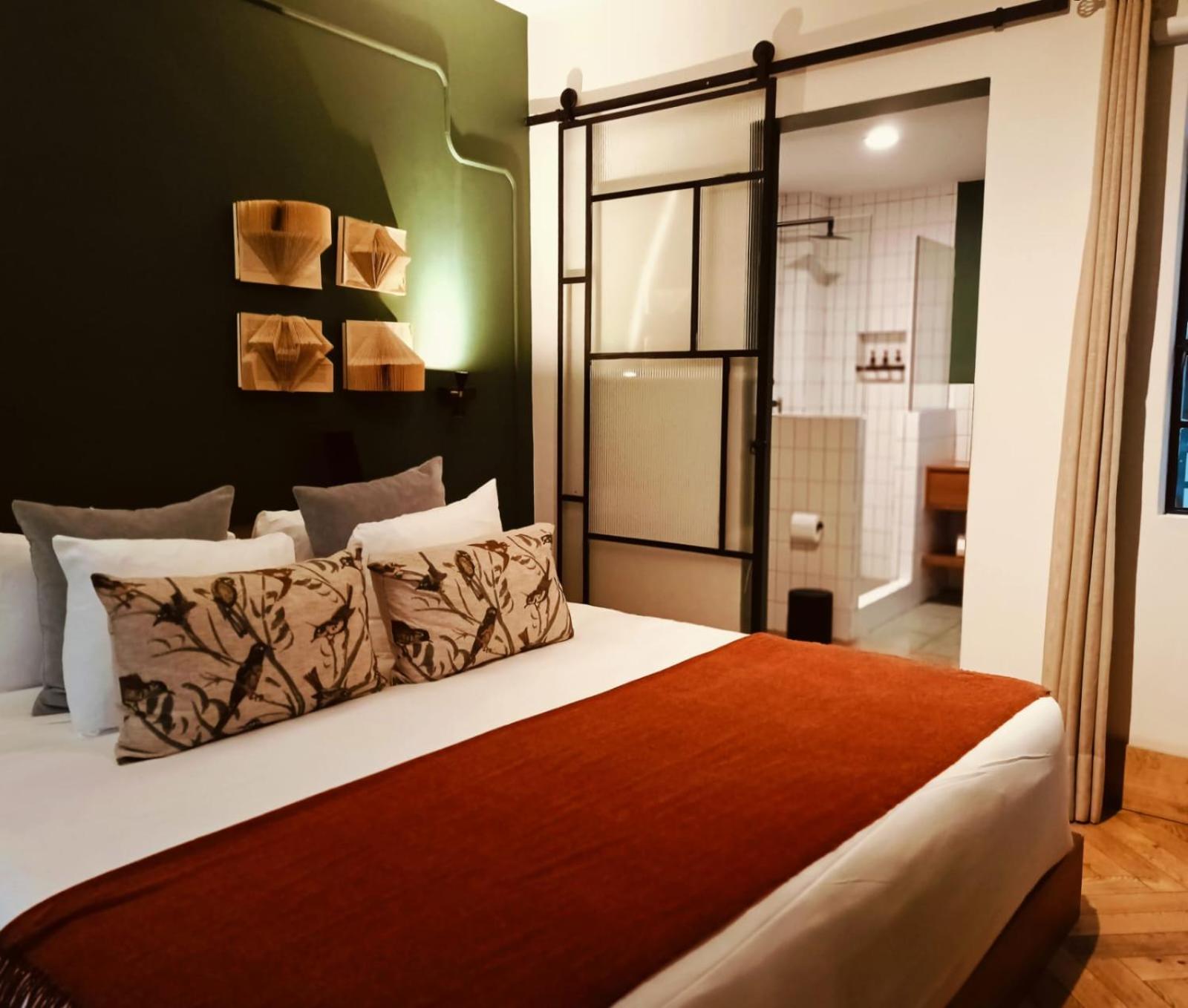 Two-Bedroom Suite - Photo 11