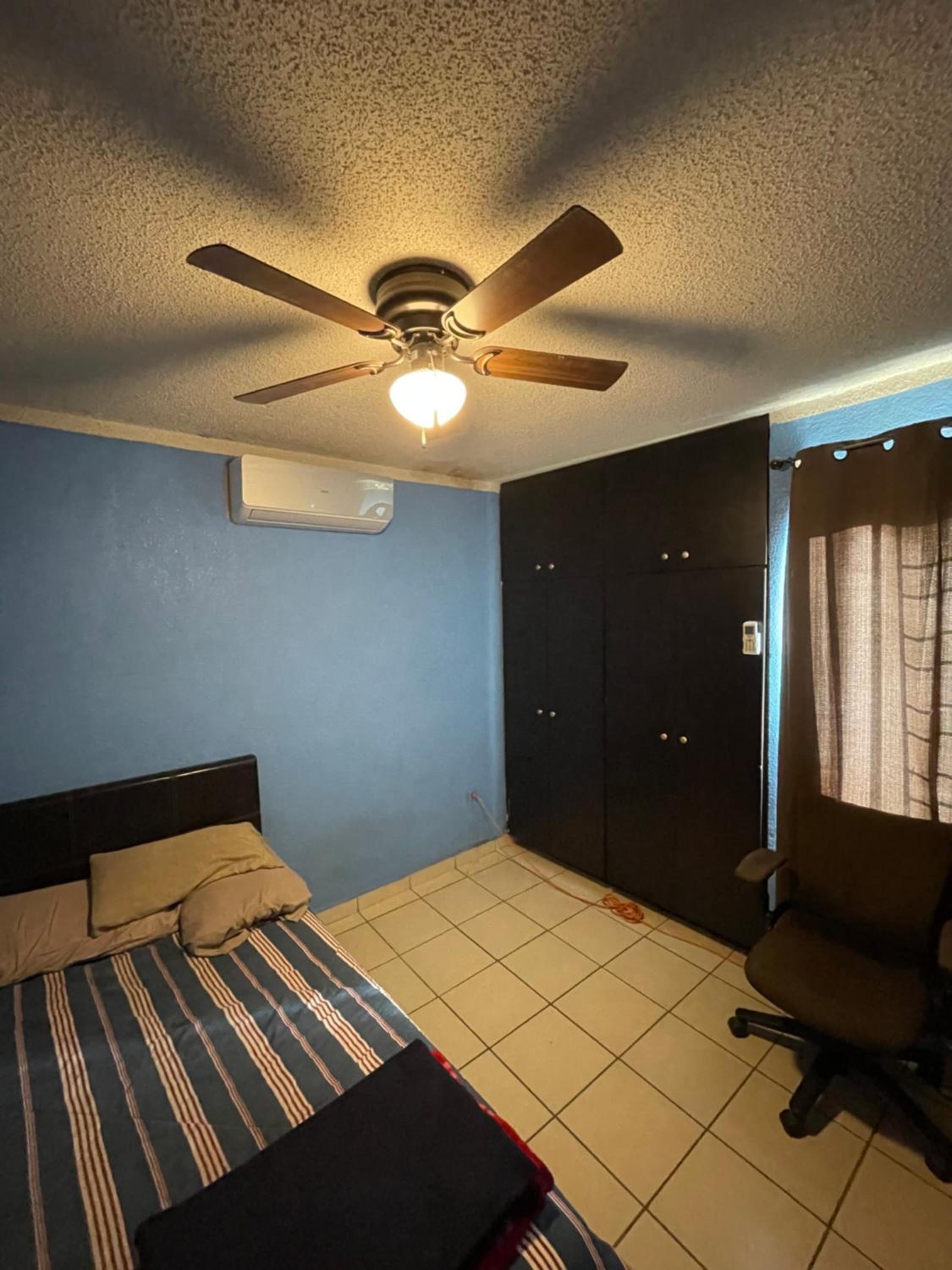 One-Bedroom House photo 1