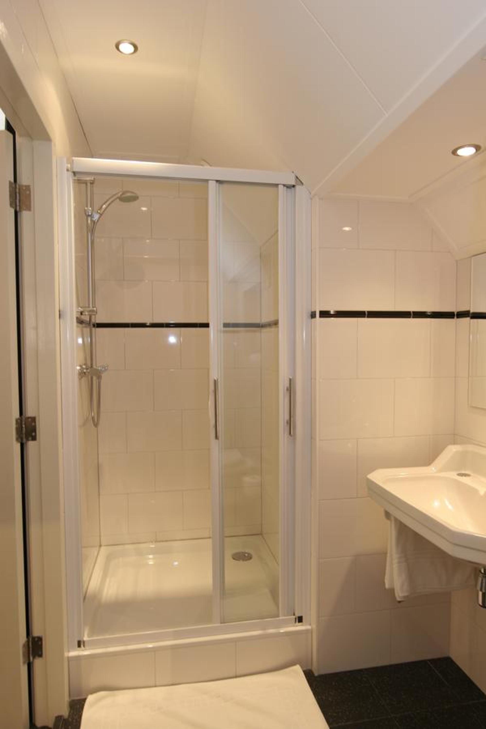 Twin Room with View - Photo 8