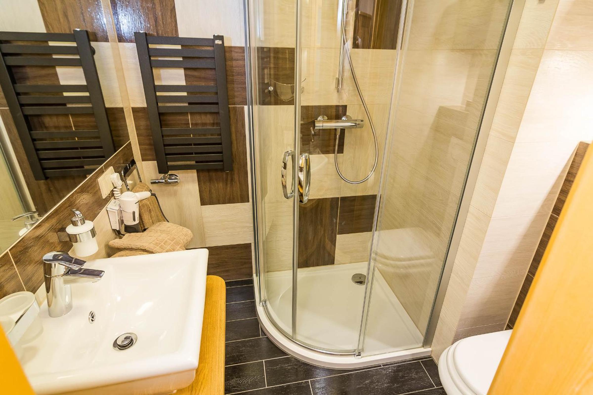 Apartment with Shower - Photo 3