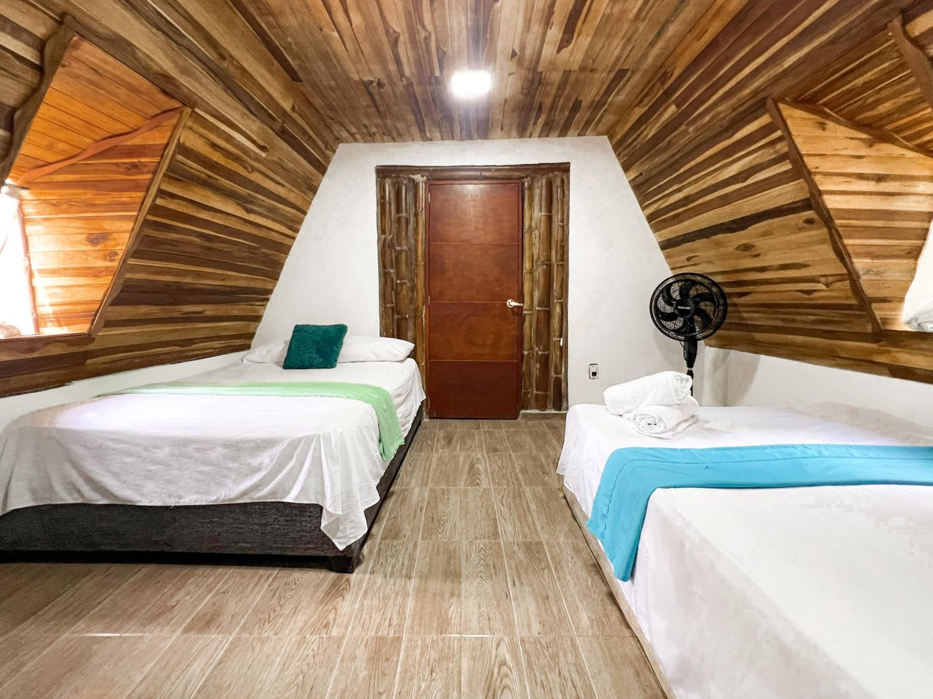 Quadruple Room with Private Bathroom photo 1