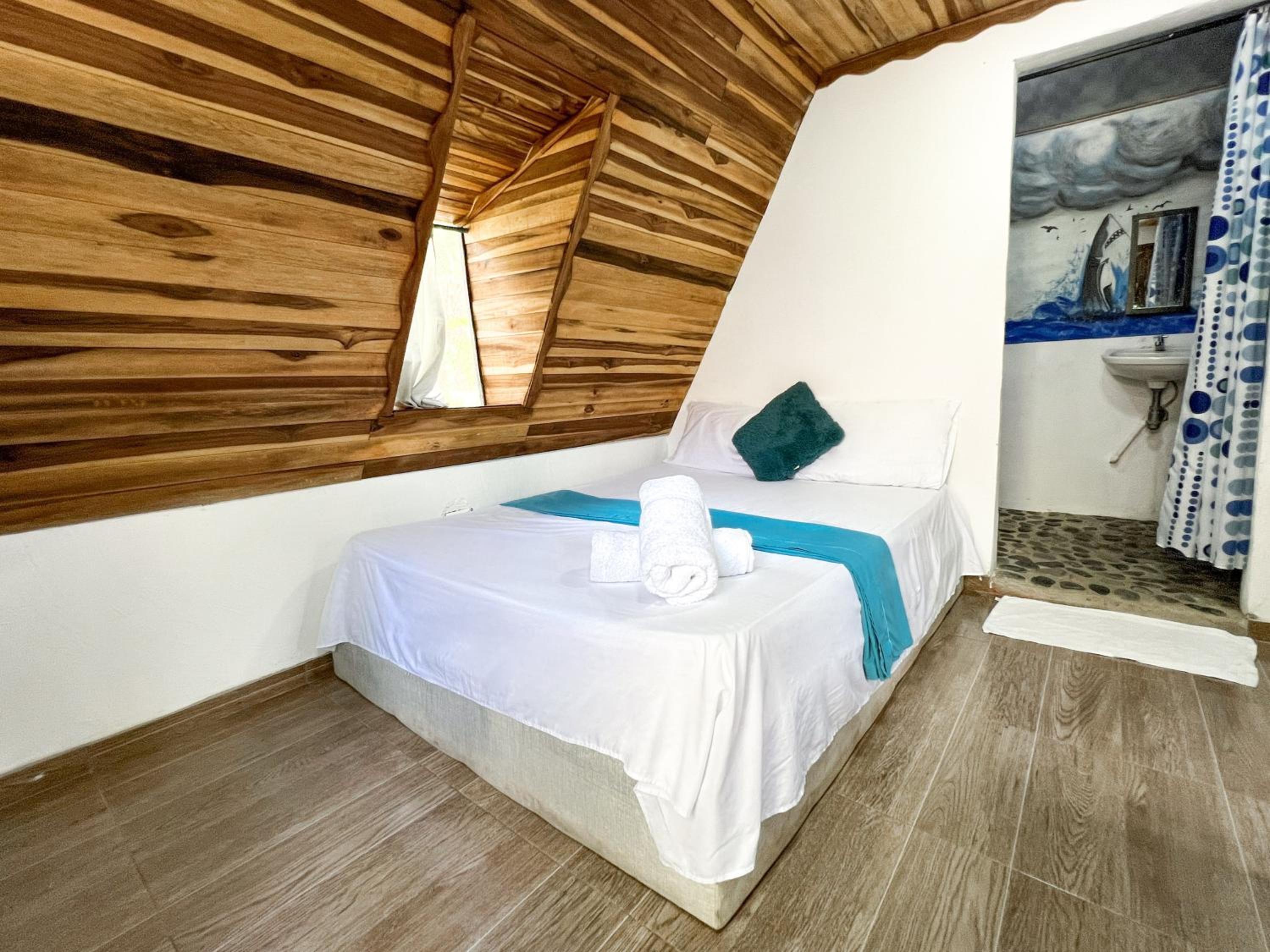 Quadruple Room with Private Bathroom photo 3