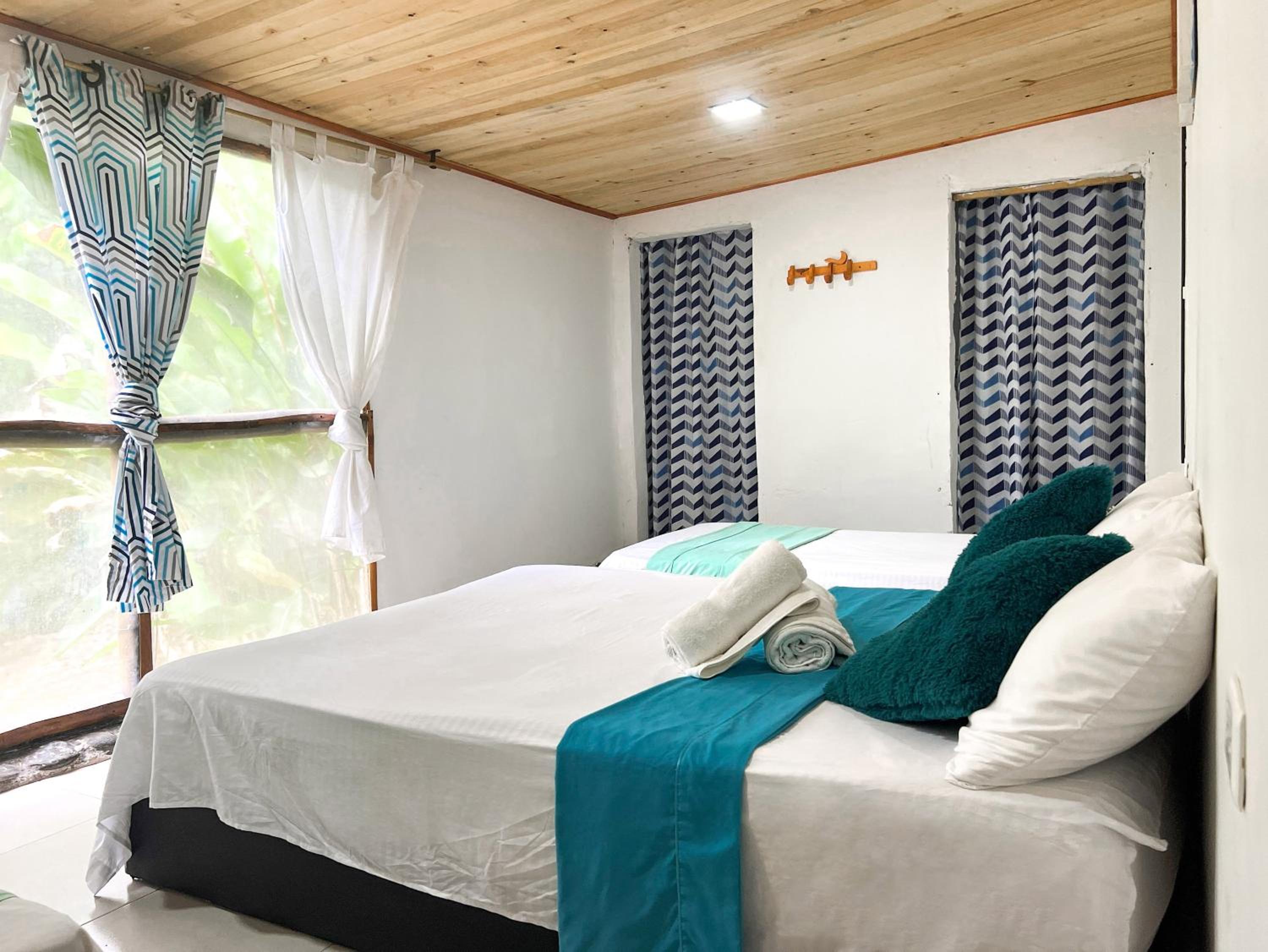 Quadruple Room with Private Bathroom photo 1