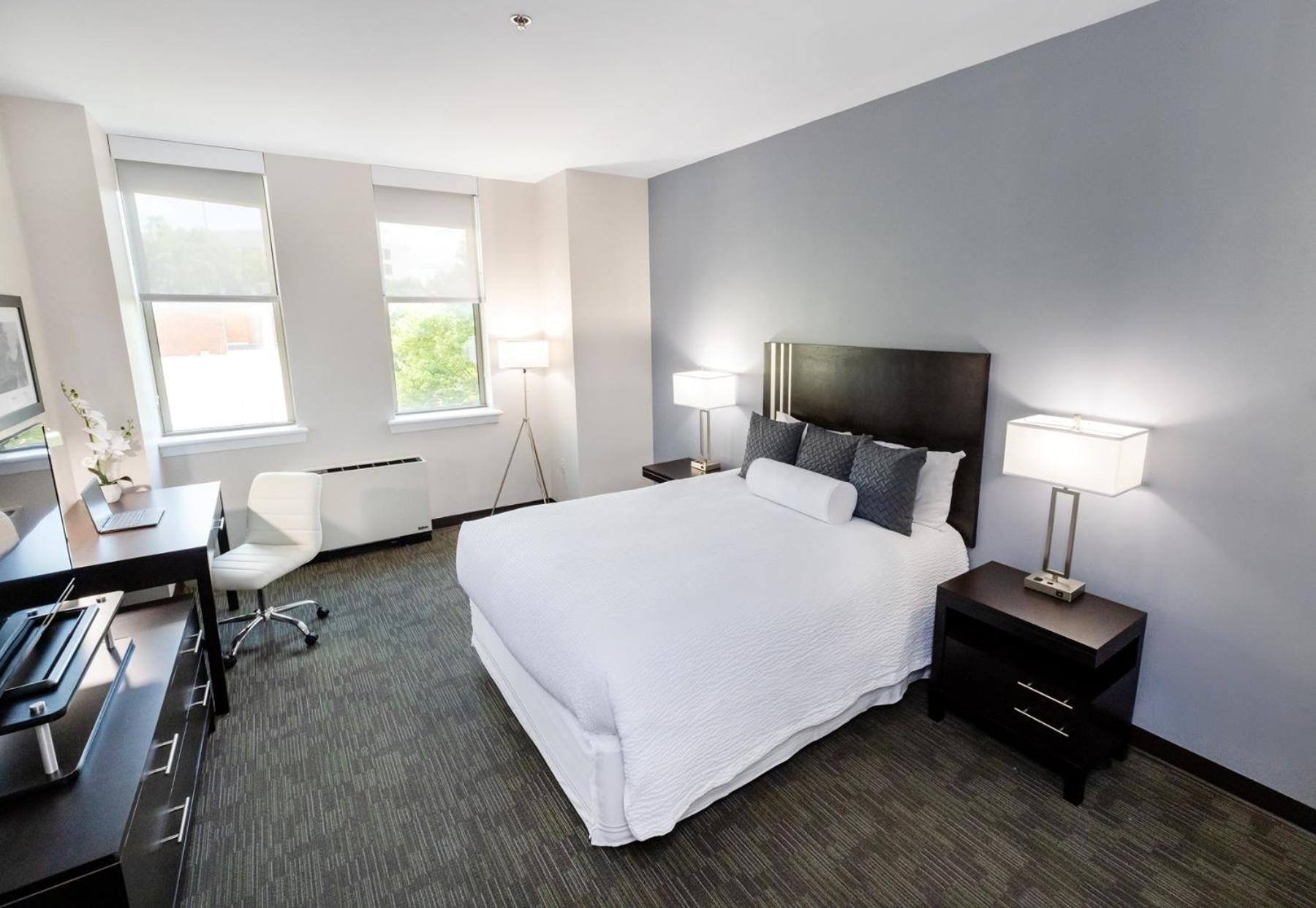 Executive Queen Room - Photo 8