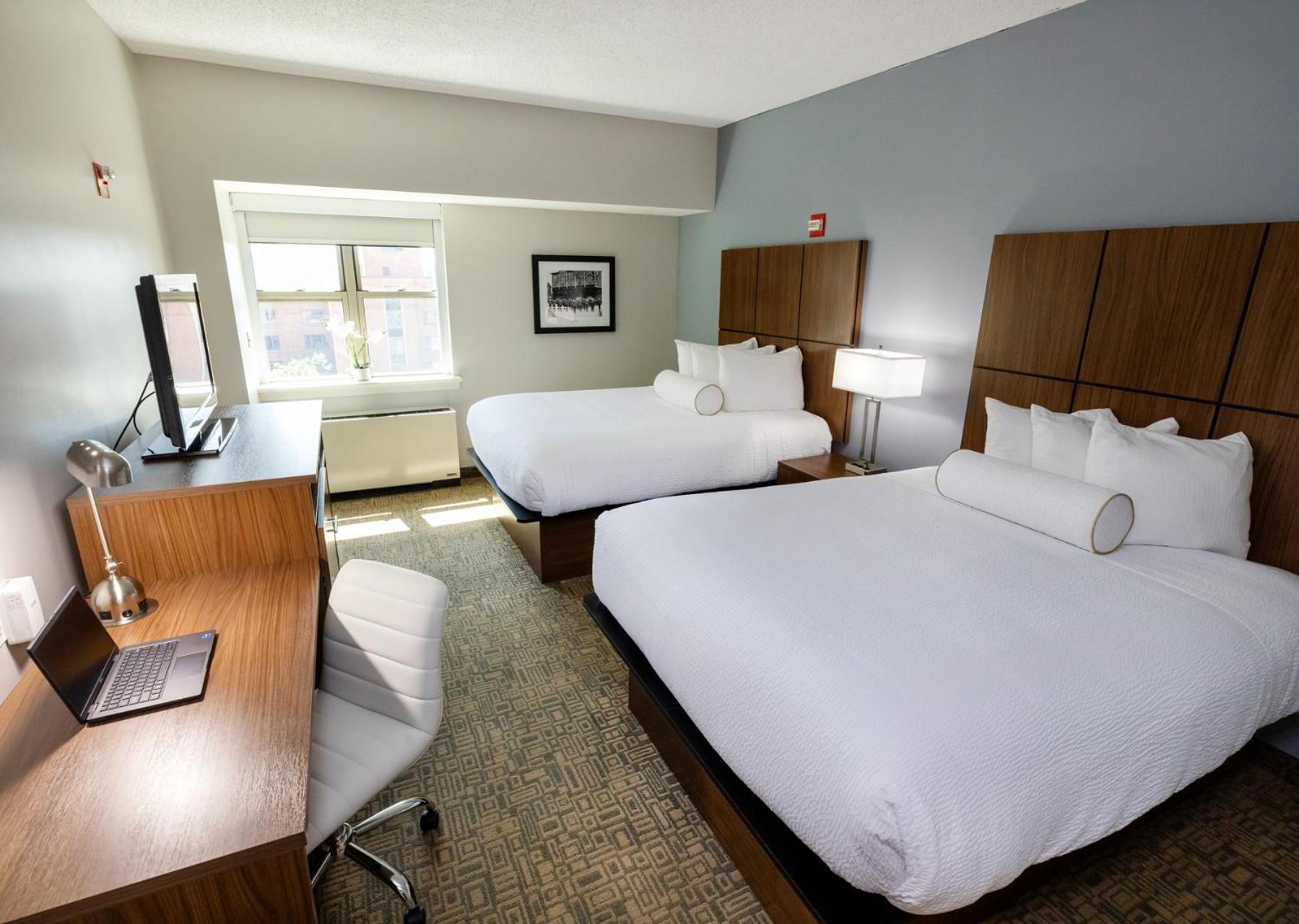 Standard Two Queen Bed Room - Photo 4