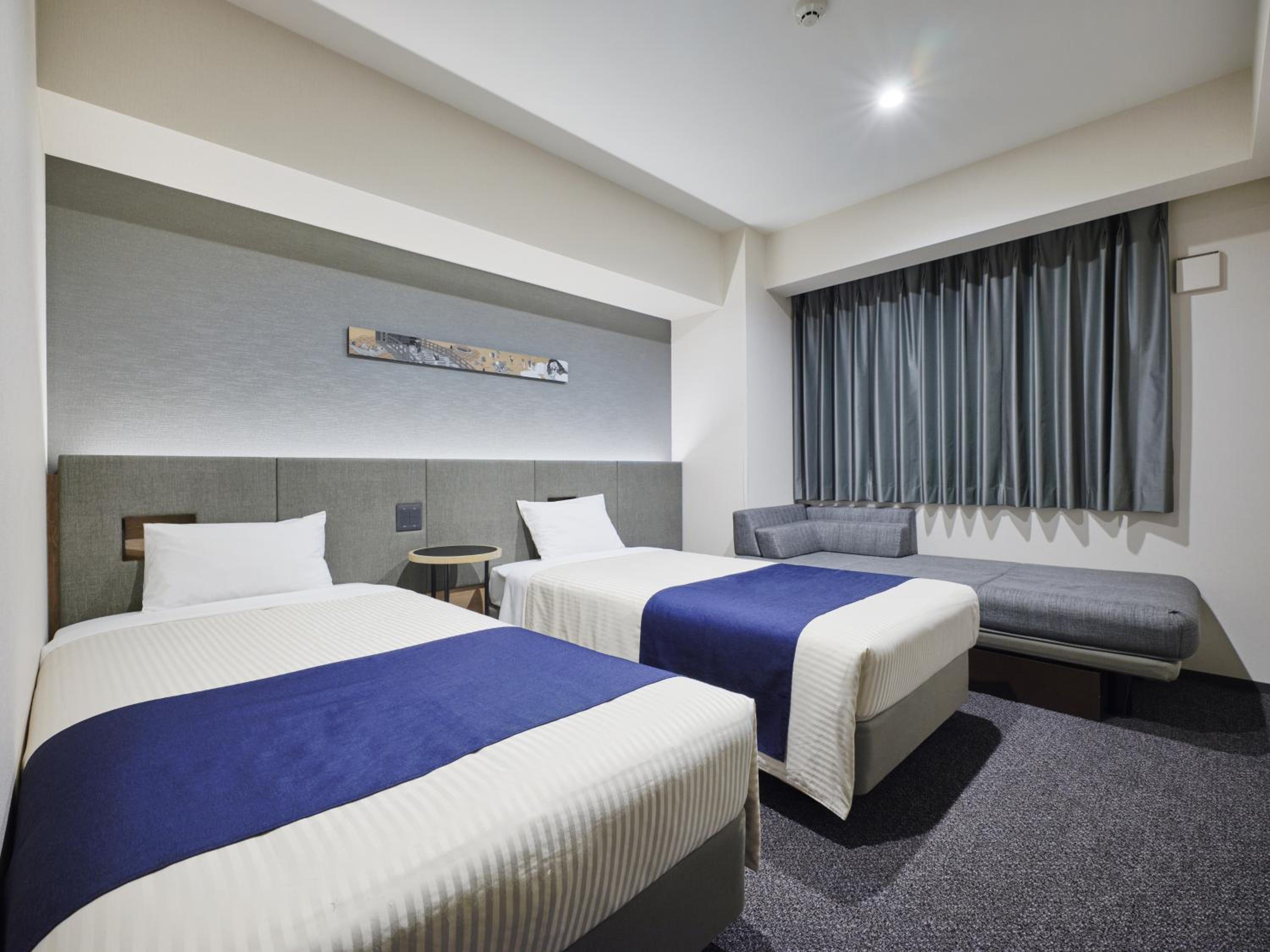Deluxe Twin Room with Sofa bed
