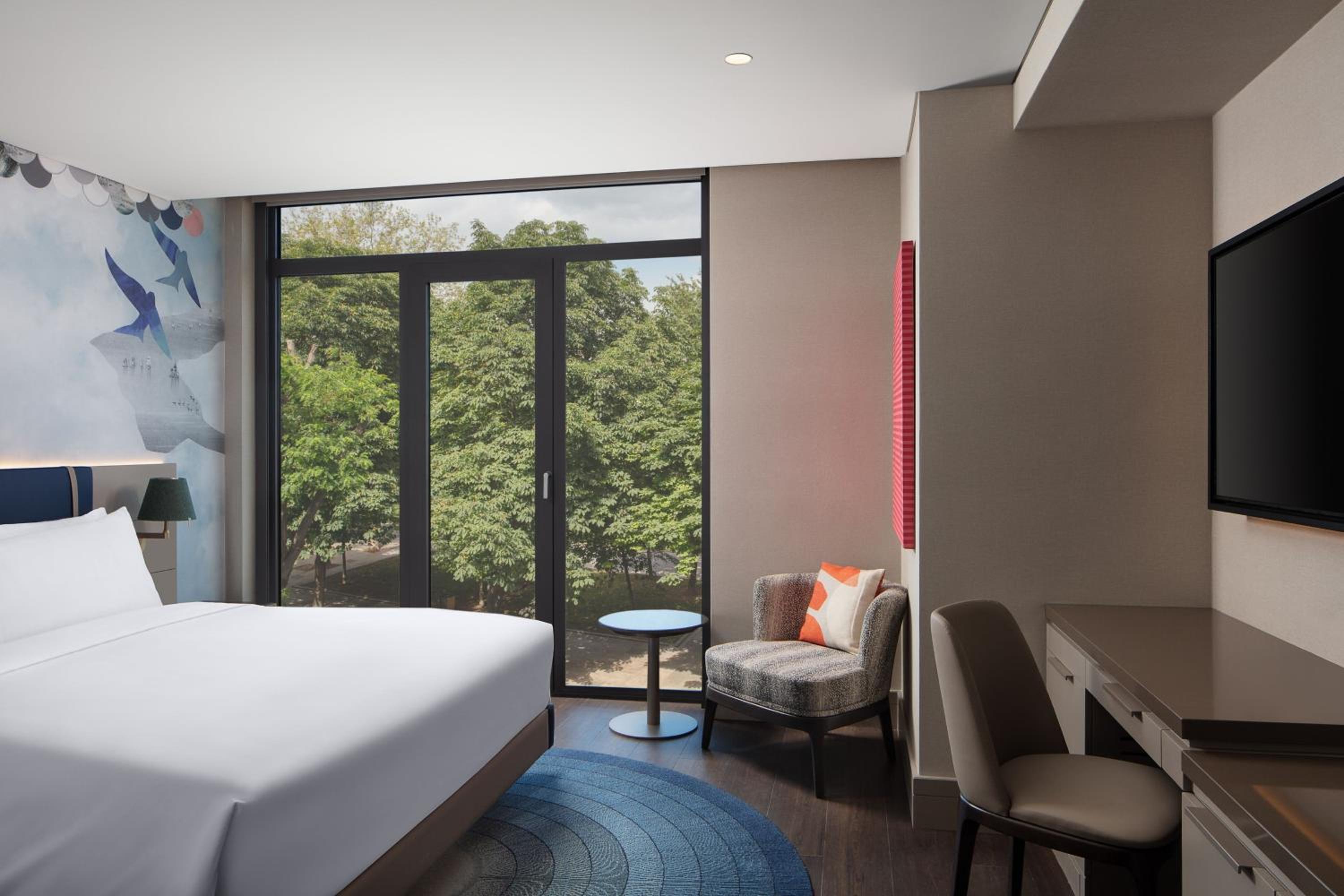 Deluxe King Room with Park View