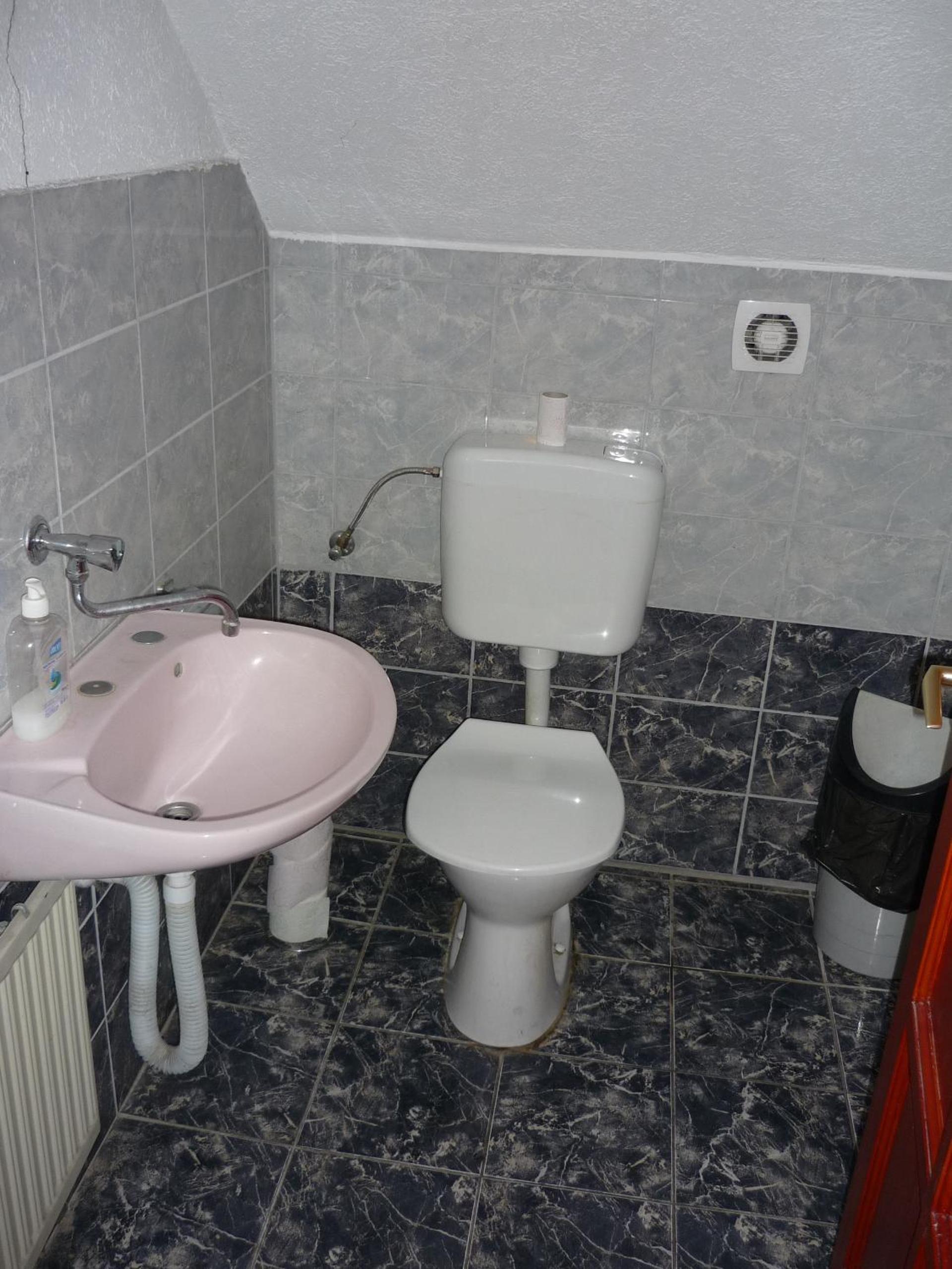 Twin Room - Photo 3