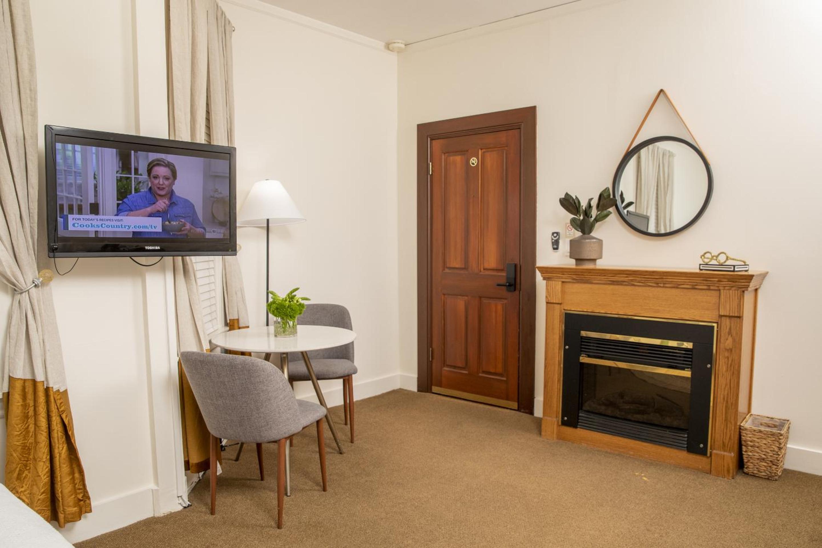 Superior King Room - Photo 9