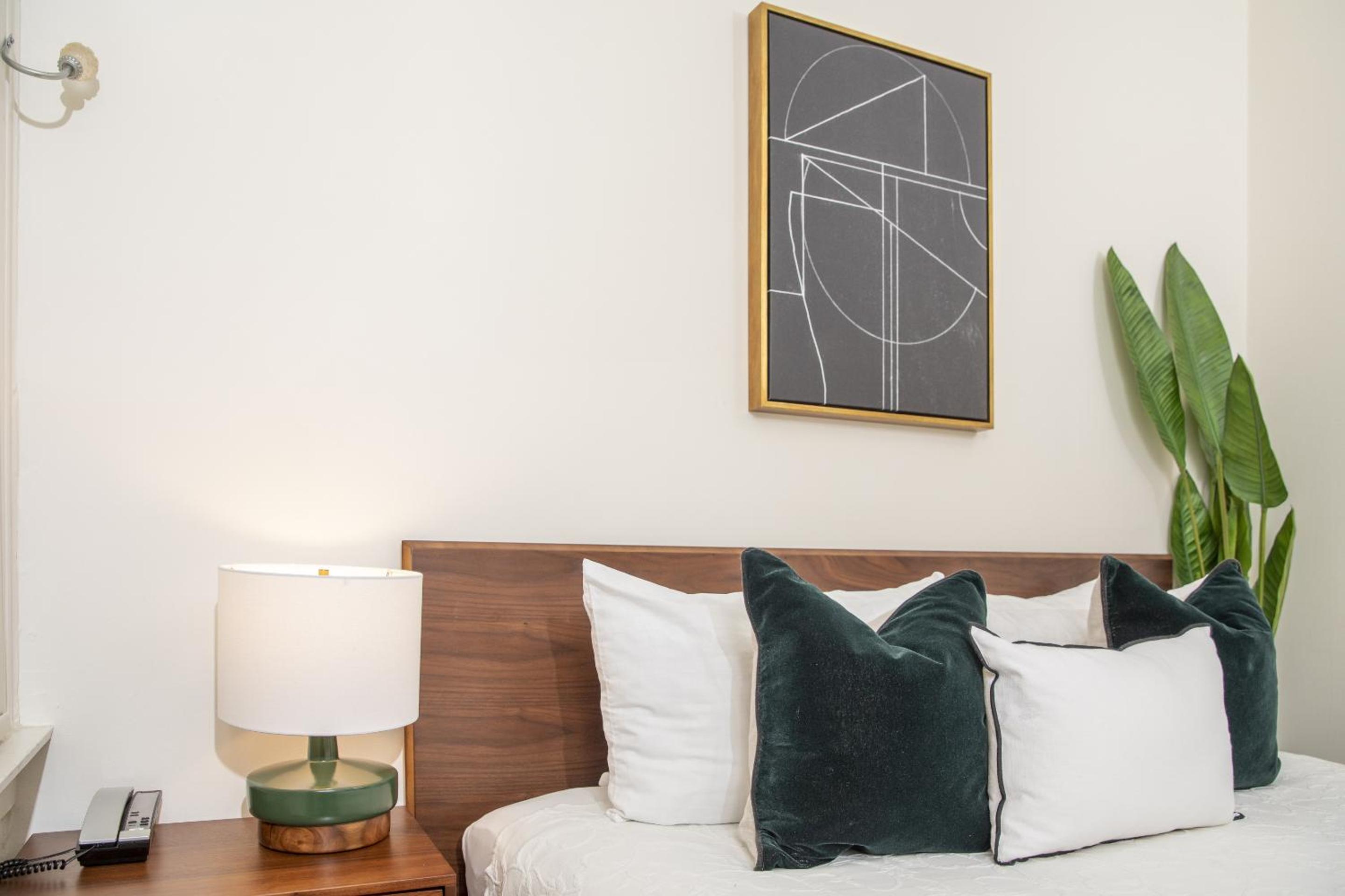 Superior King Room - Photo 8