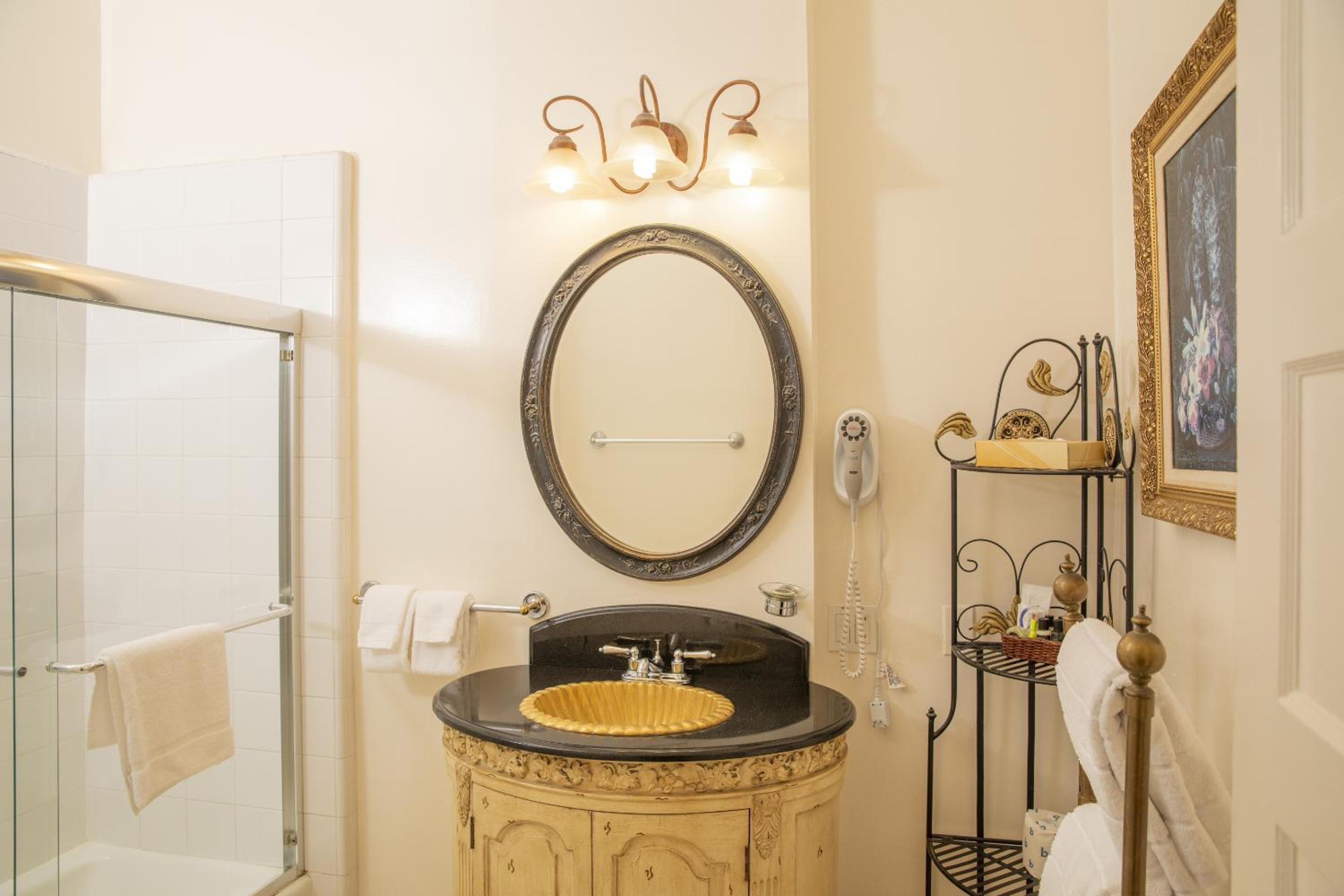 Superior King Room - Photo 6