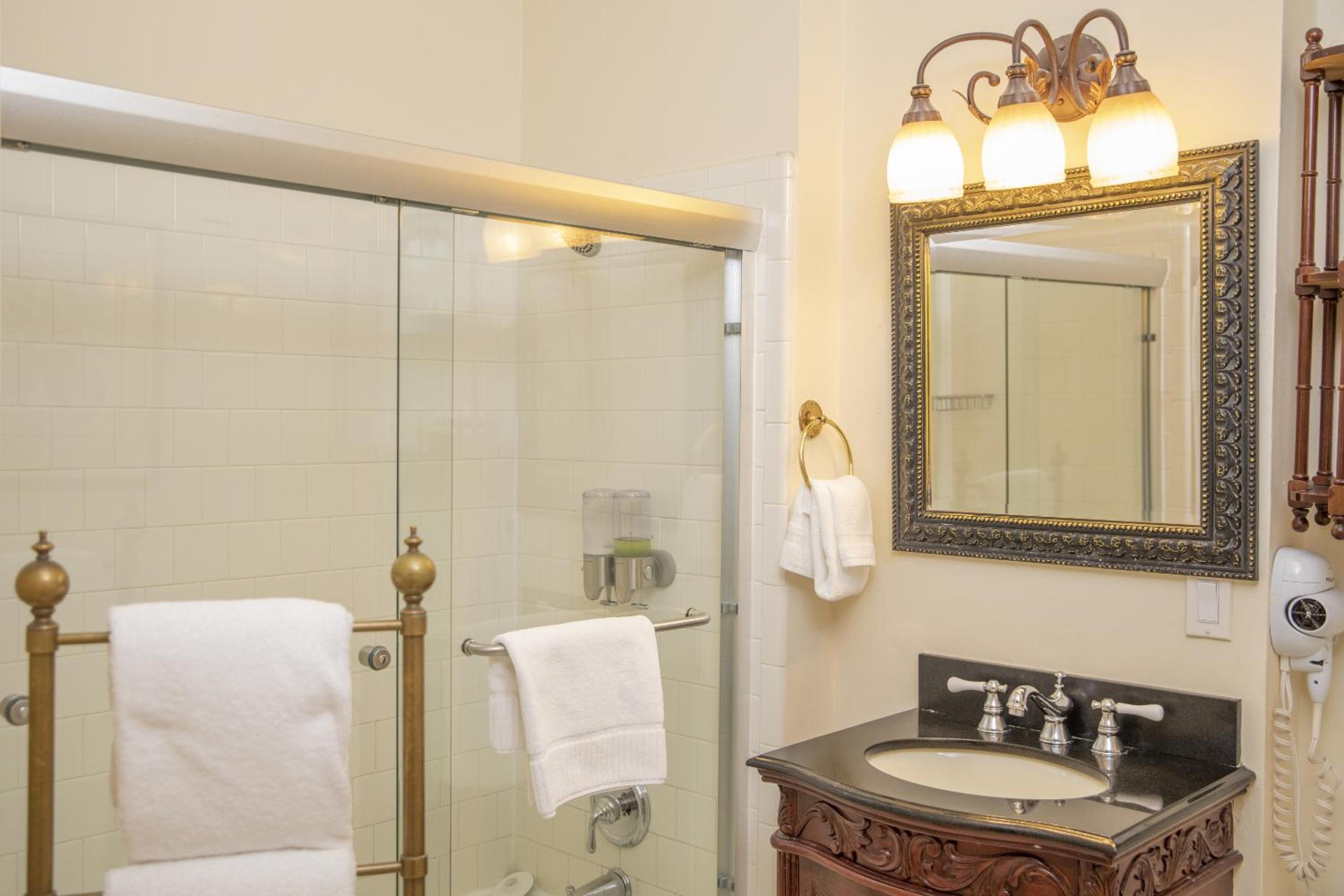 Superior King Room - Photo 5