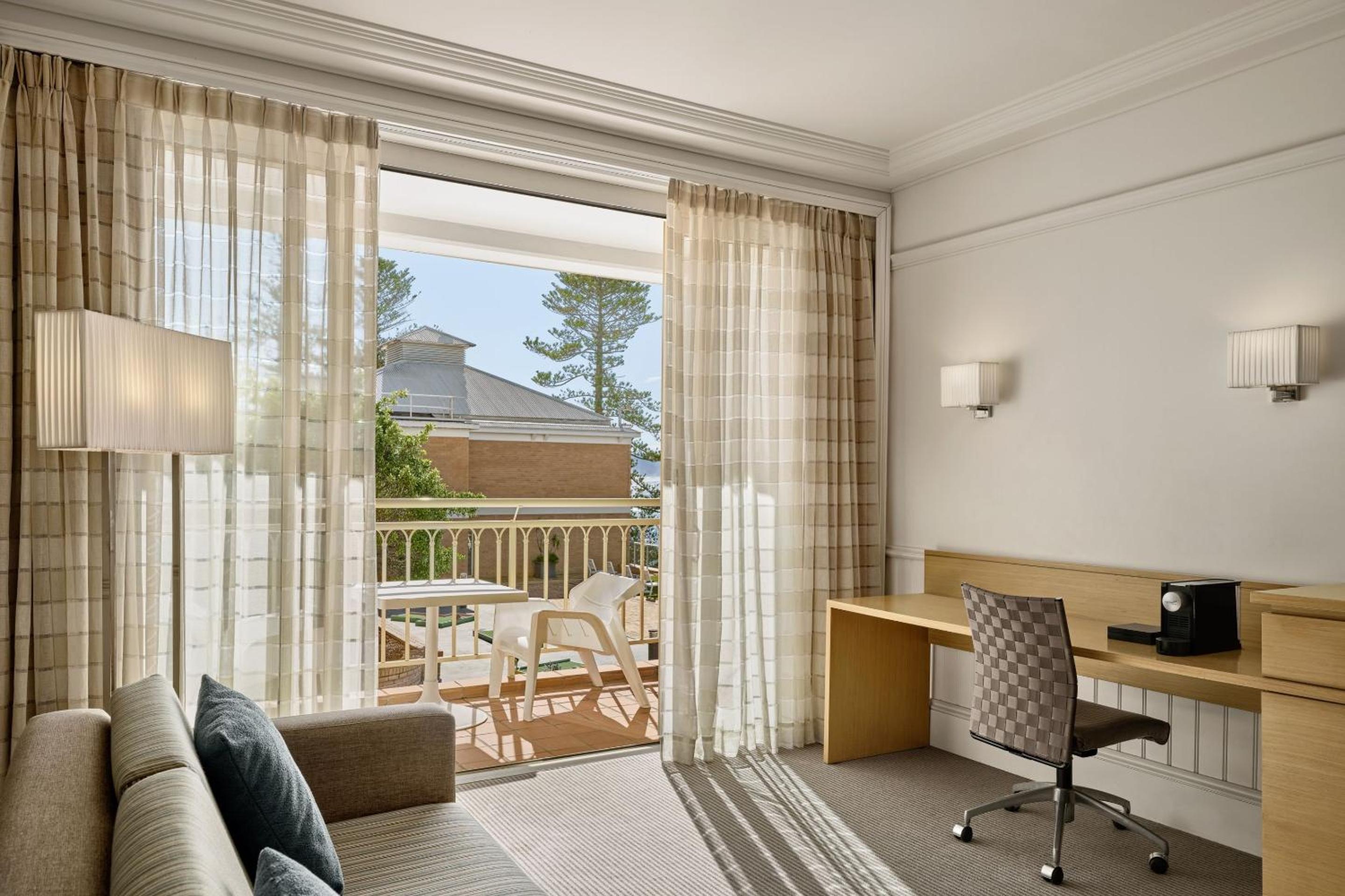 Standard Queen Room with Two Queen Beds and Balcony - Photo 3
