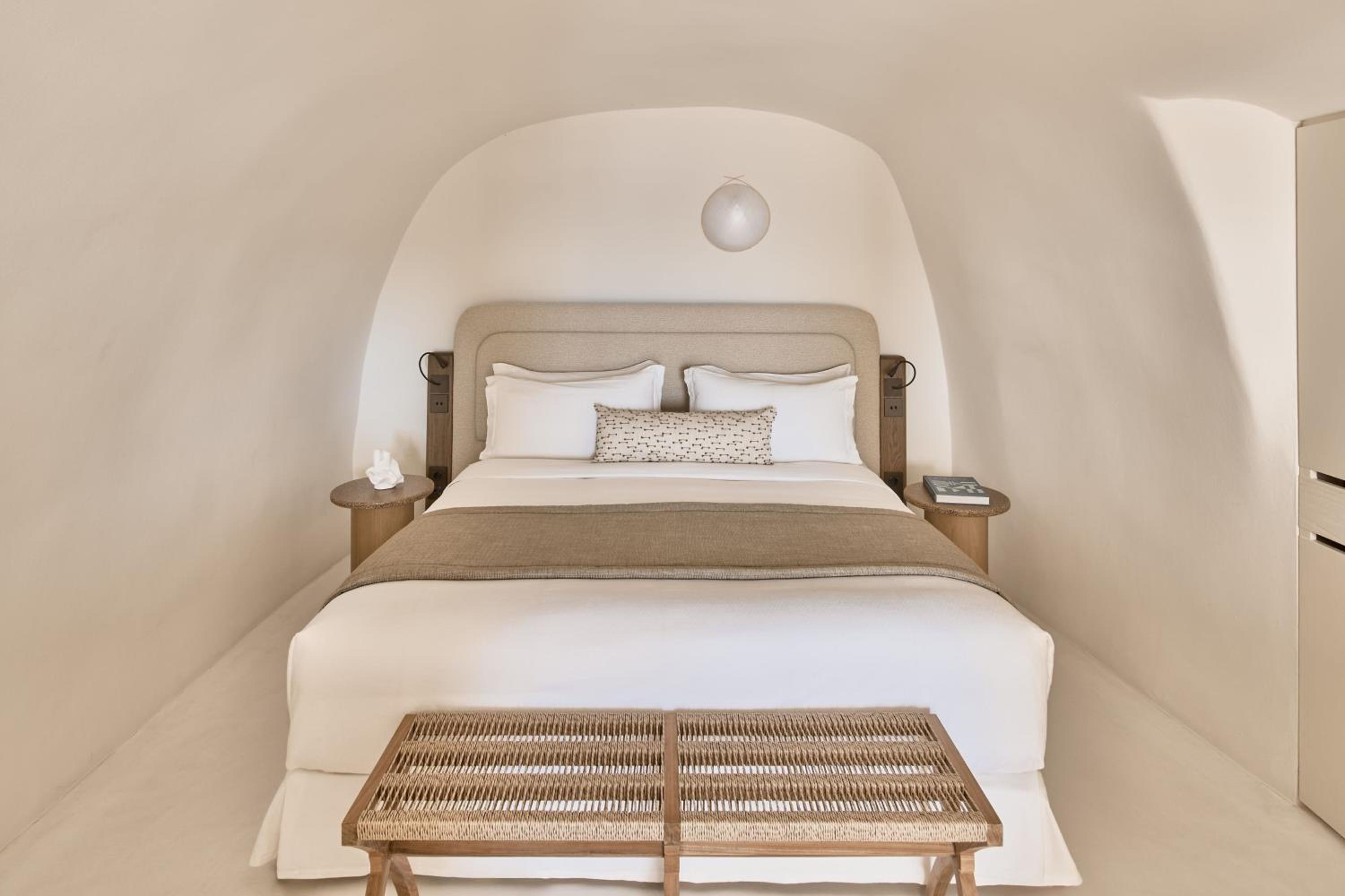 Aura Suite, 1 Bedroom Suite, 1 King, Caldera view thumbnail 5