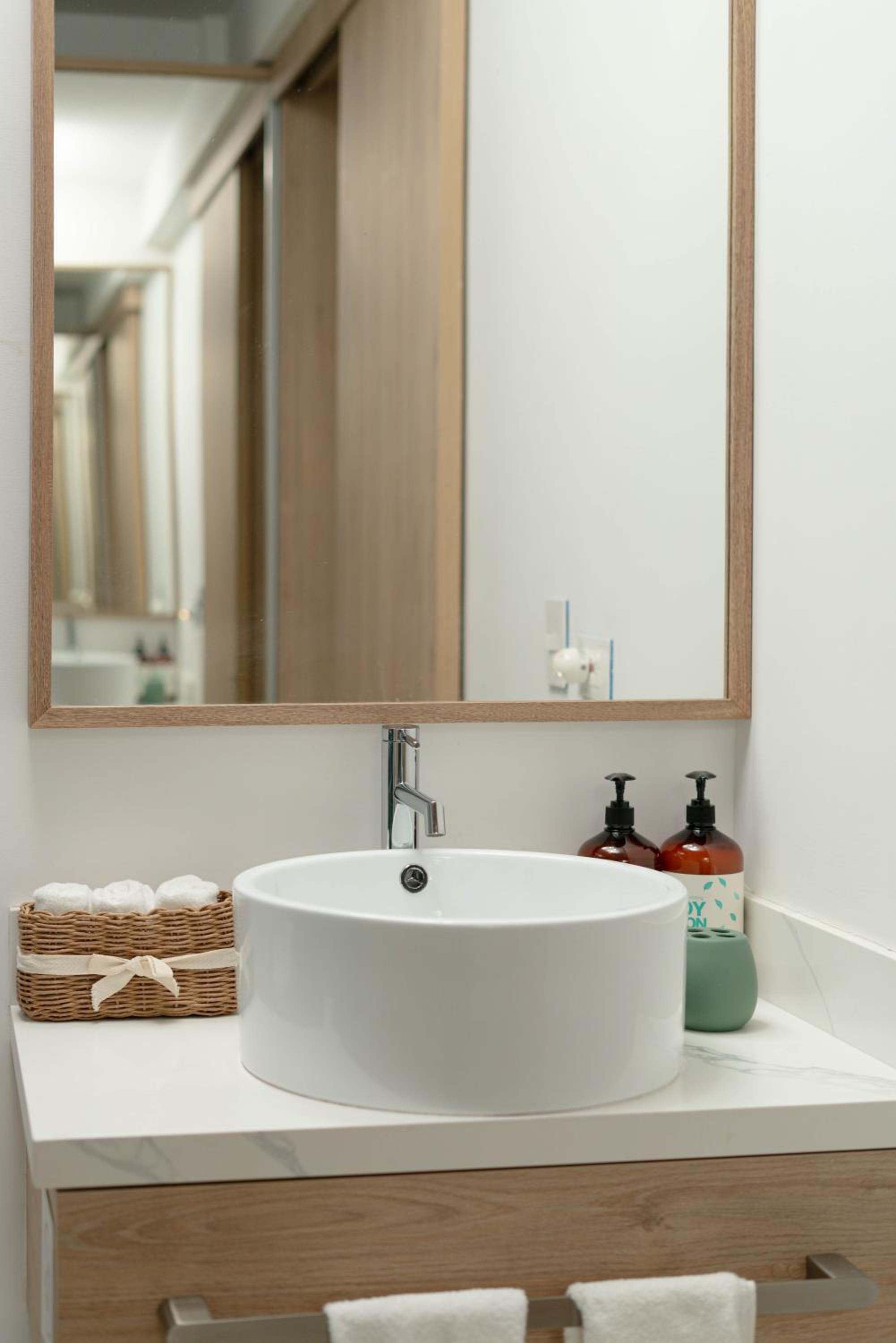 Deluxe King Suite photo 3