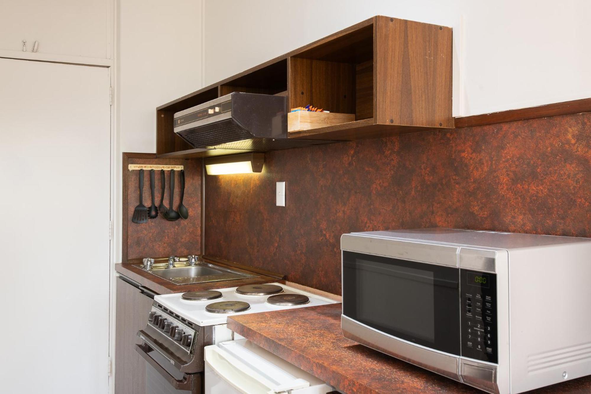 Two-Bedroom Apartment - Photo 21