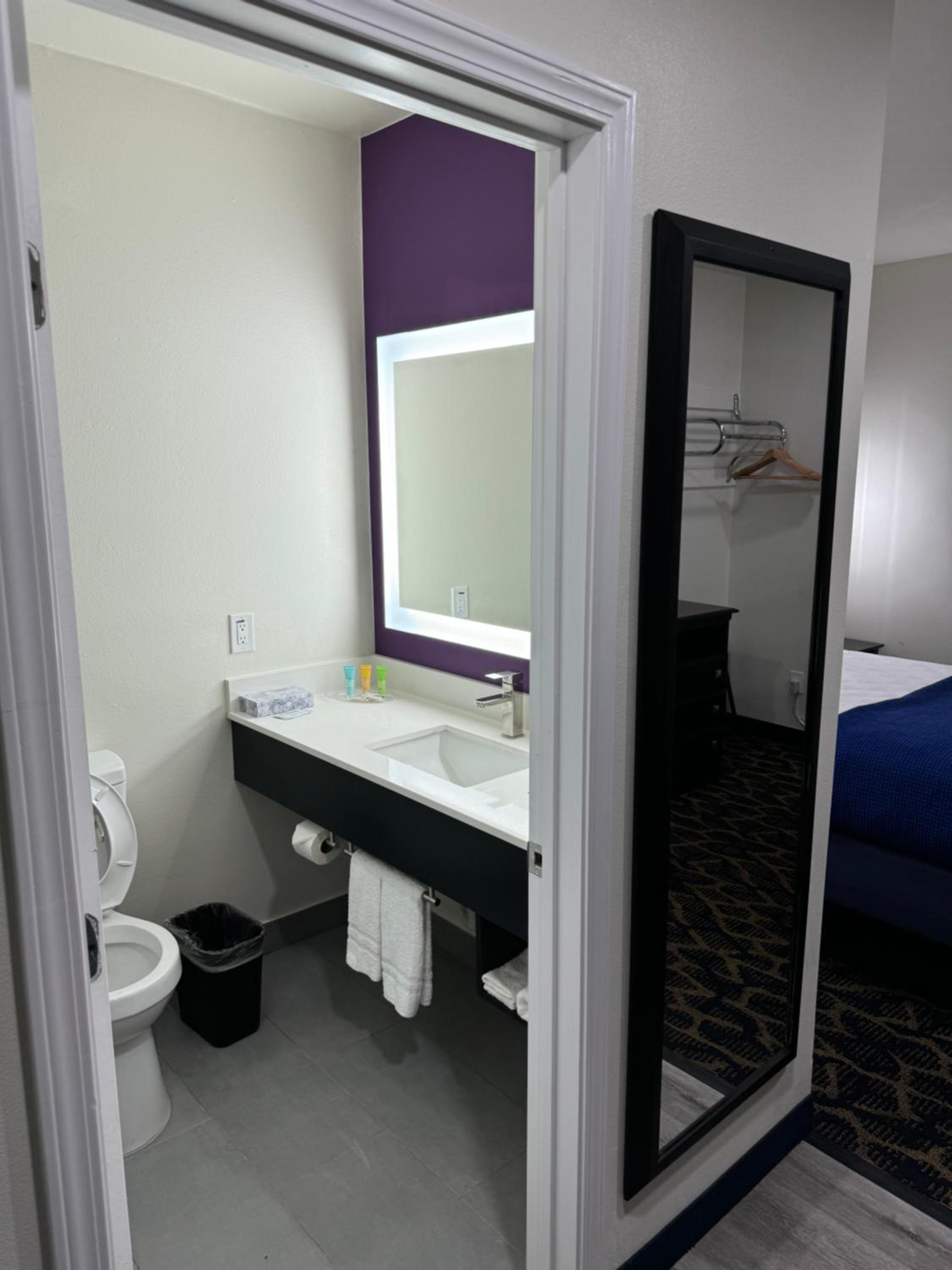 Queen Room photo 3