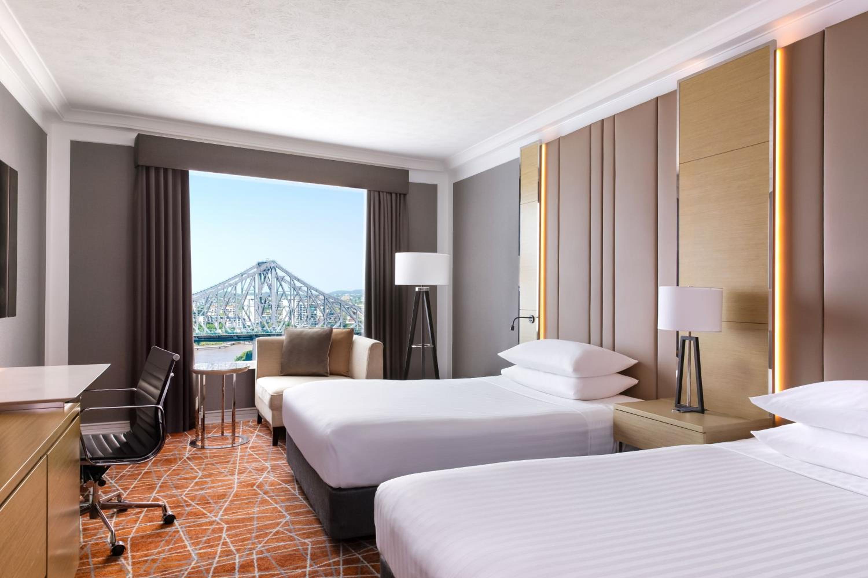 Guest Room, 2 Doubles, Story Bridge View - Photo 5