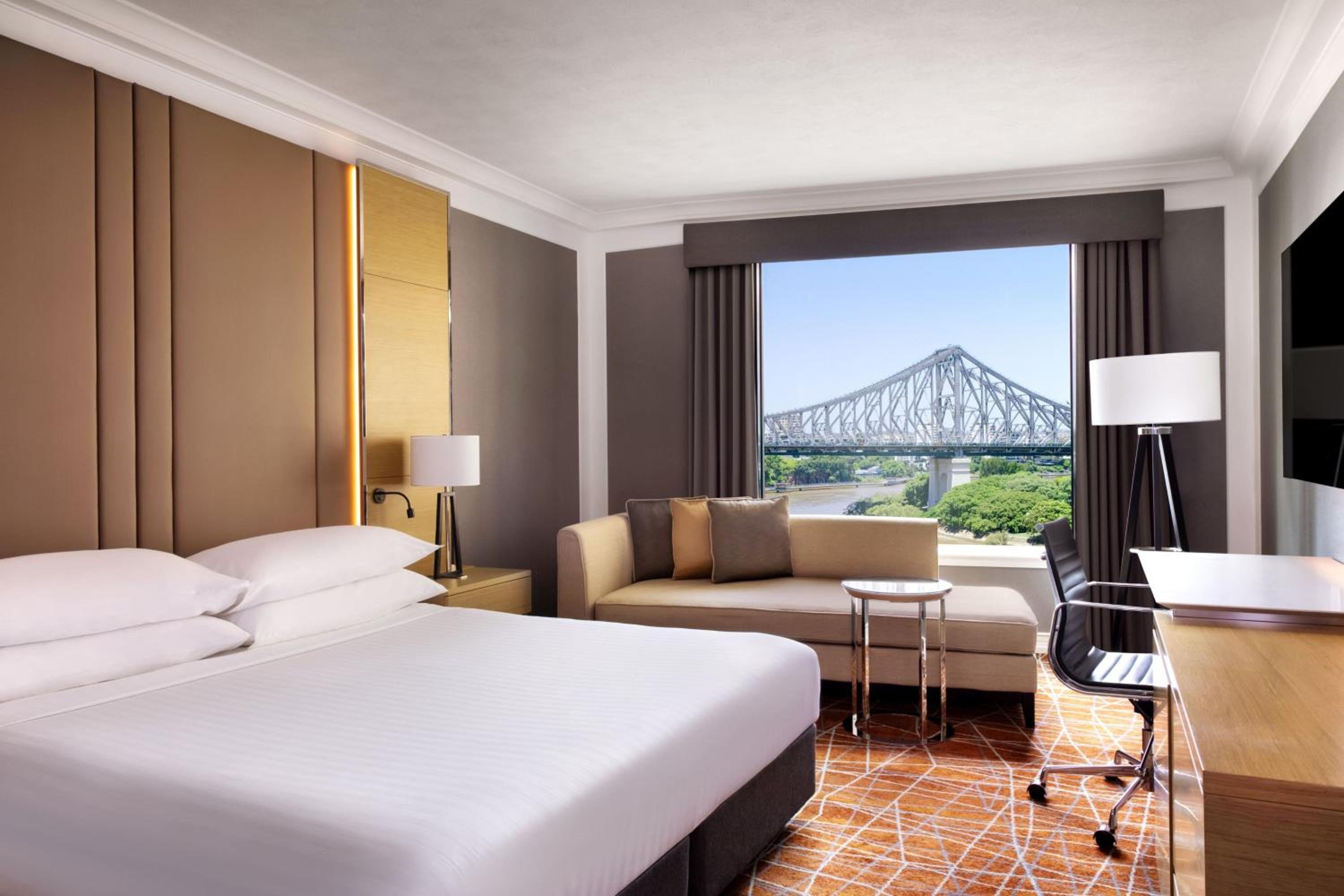 Guest Room, 1 King, Story Bridge View - Photo 8