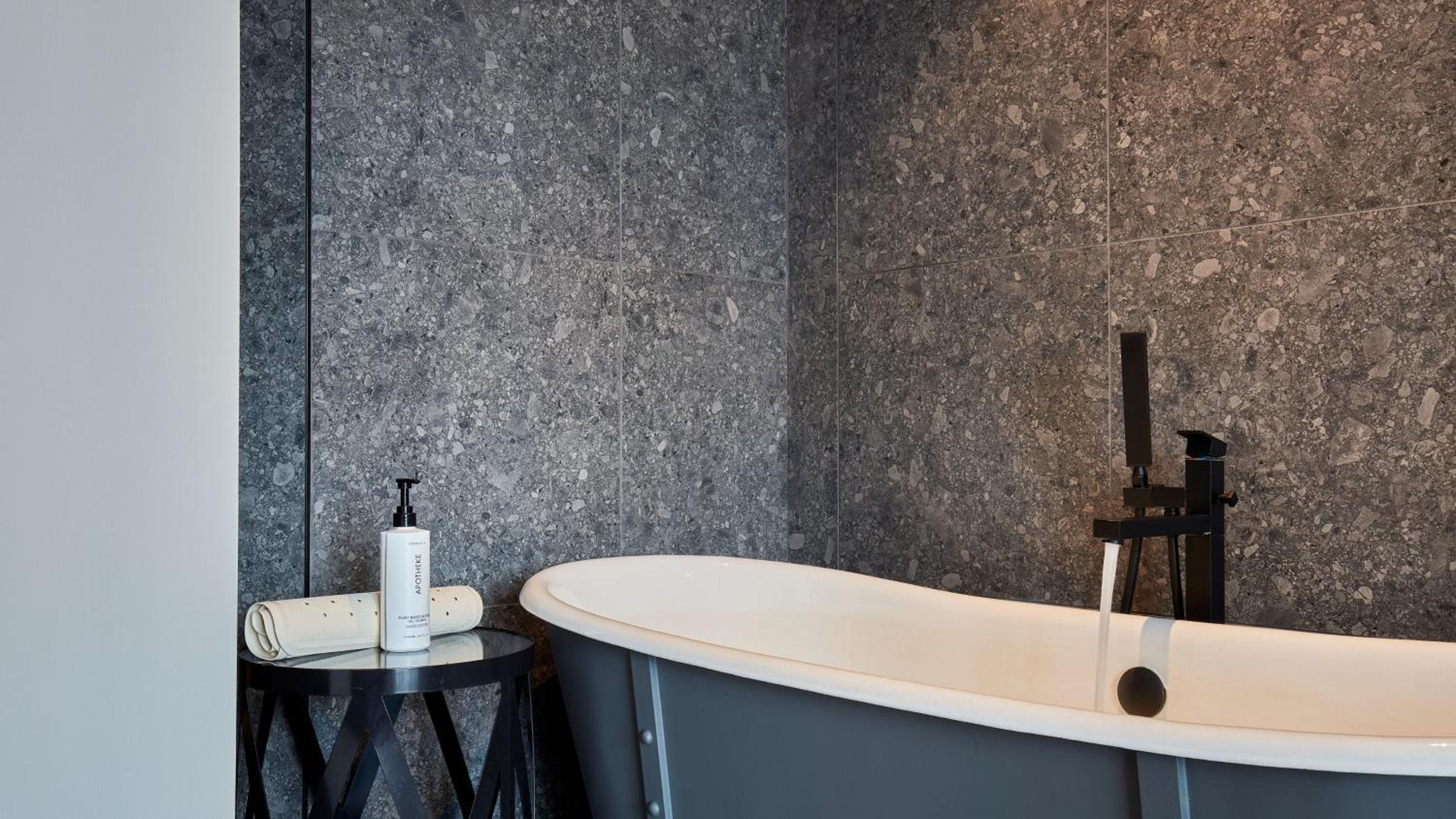 King Suite with Free-Standing Bath - Photo 3
