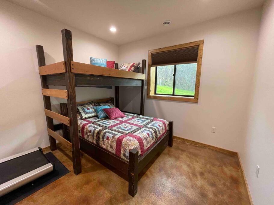 Three-Bedroom Apartment photo 1