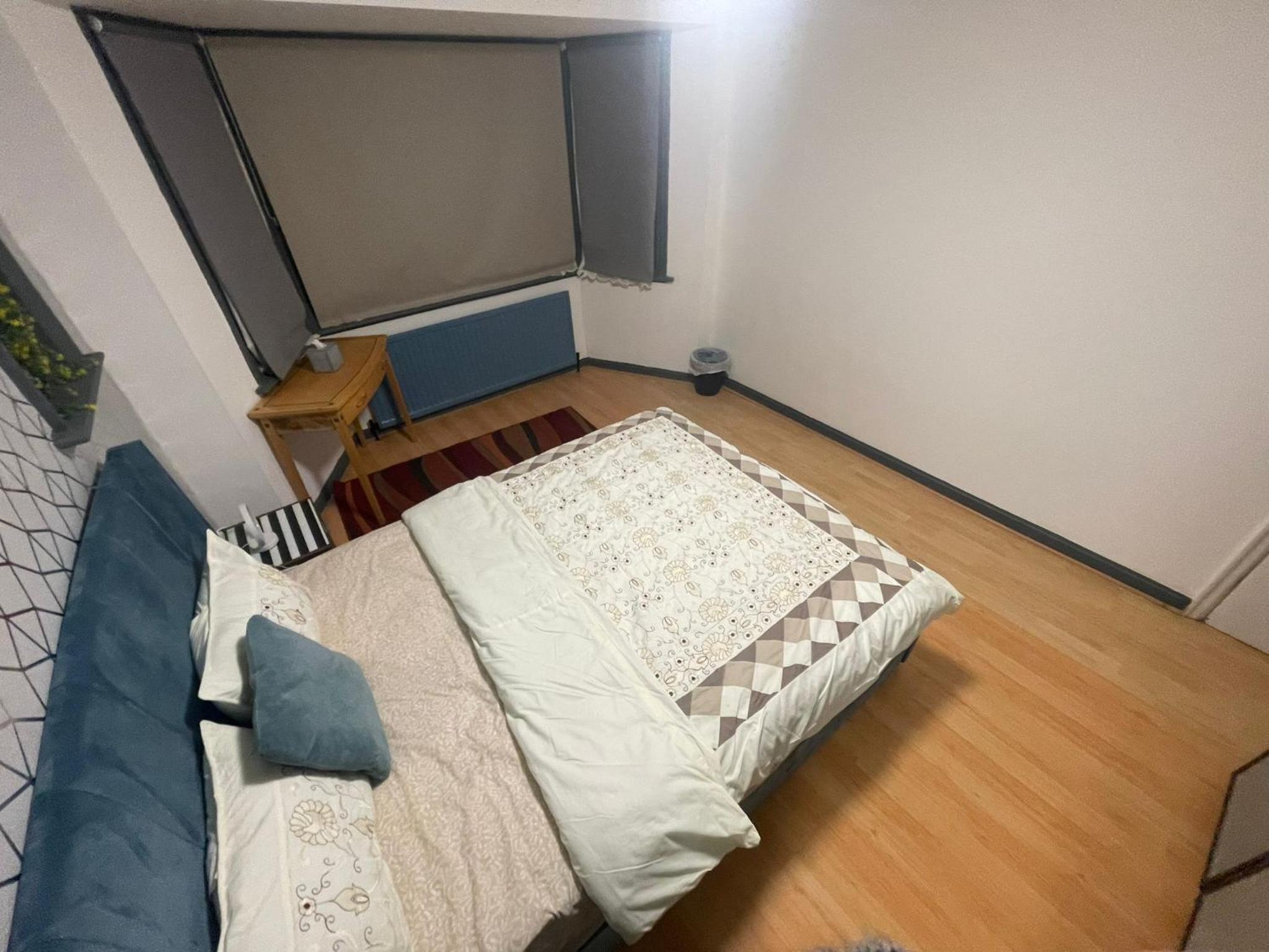 Double Room With Shared Bathroom photo 2