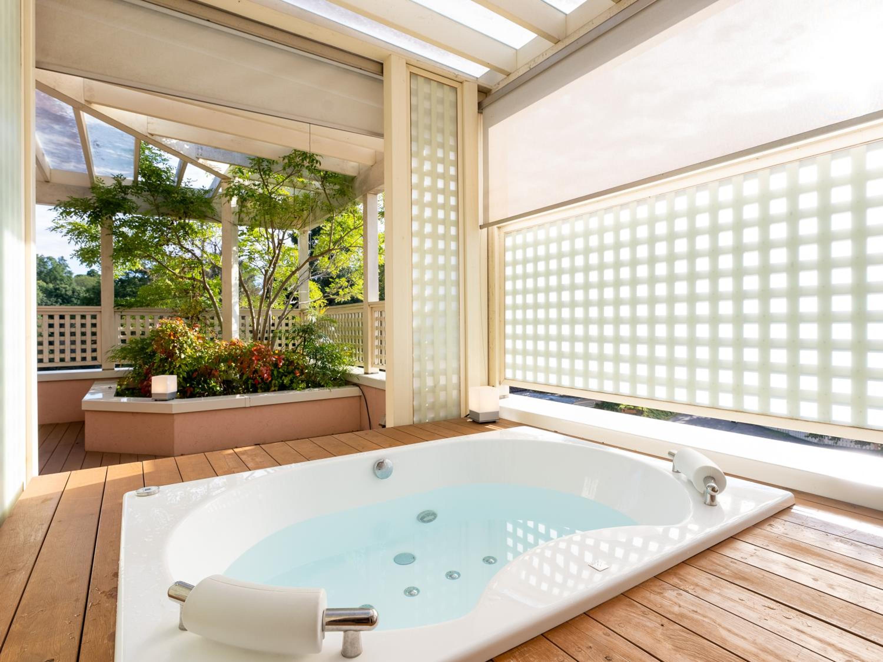 (Main Building) Deluxe Suite with Jacuzzi / Max 3 Adult photo 2