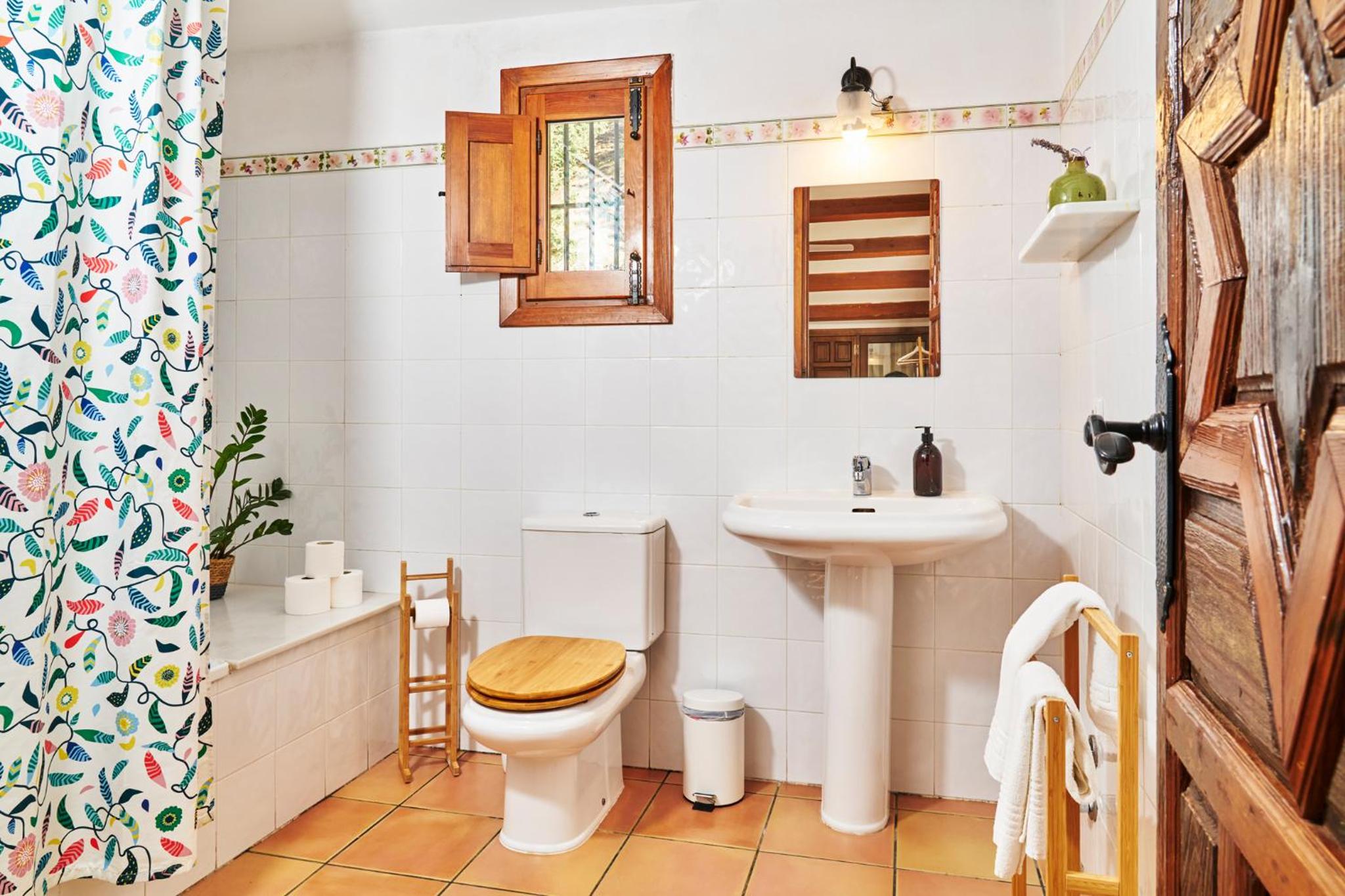 Three-Bedroom Vacation Home  - Photo 34