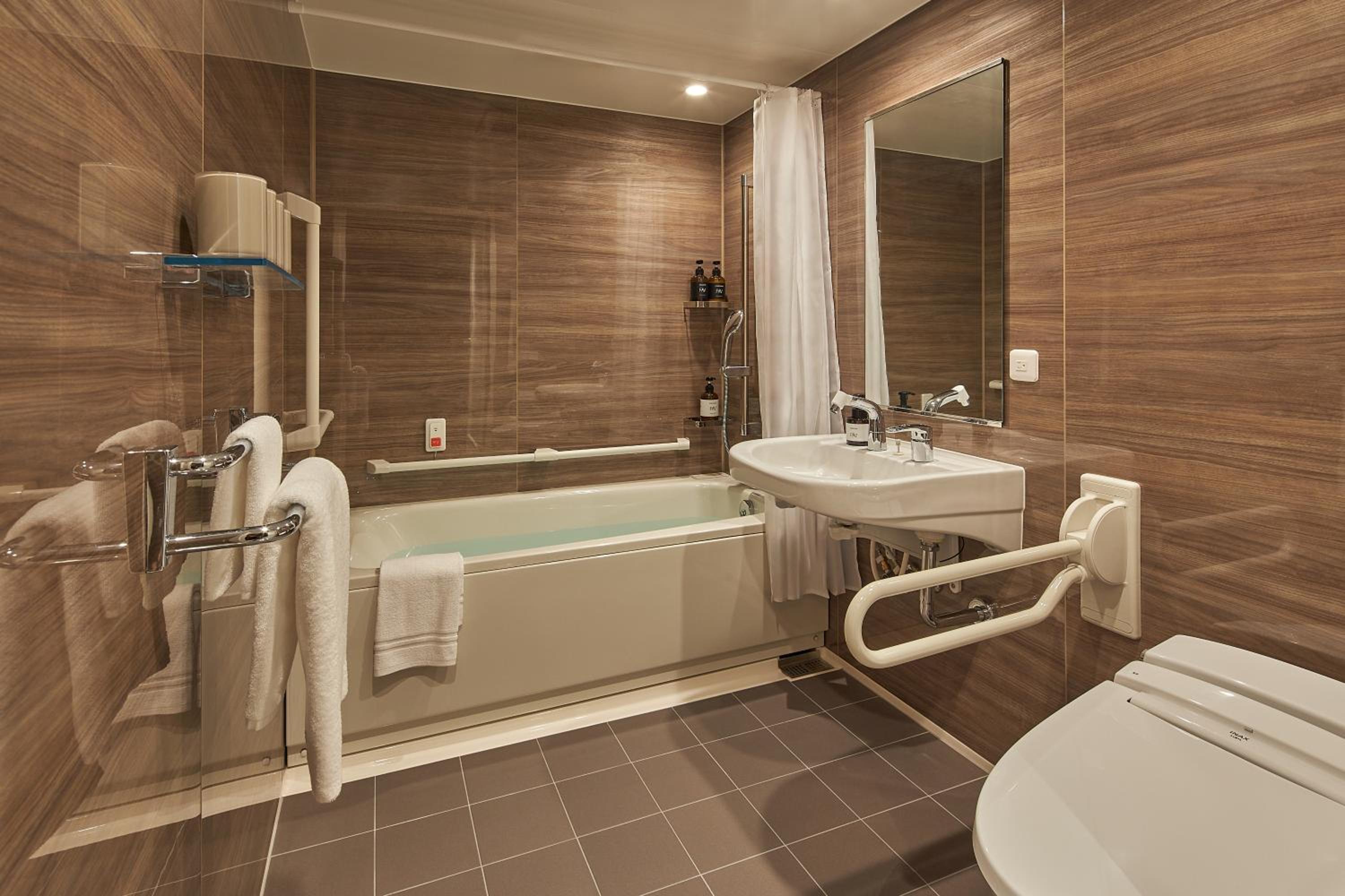 Twin Room - Disability Access photo 3