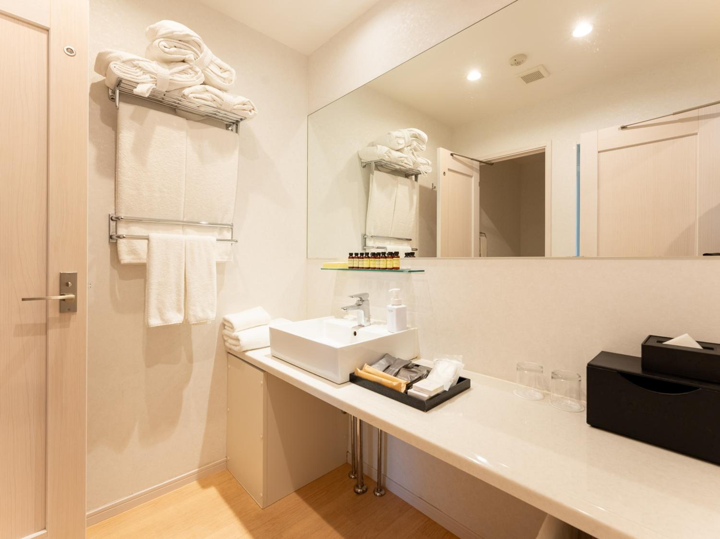 (Villa First Building) Corner Suite with Jacuzzi / Max 3 Adult  photo 3