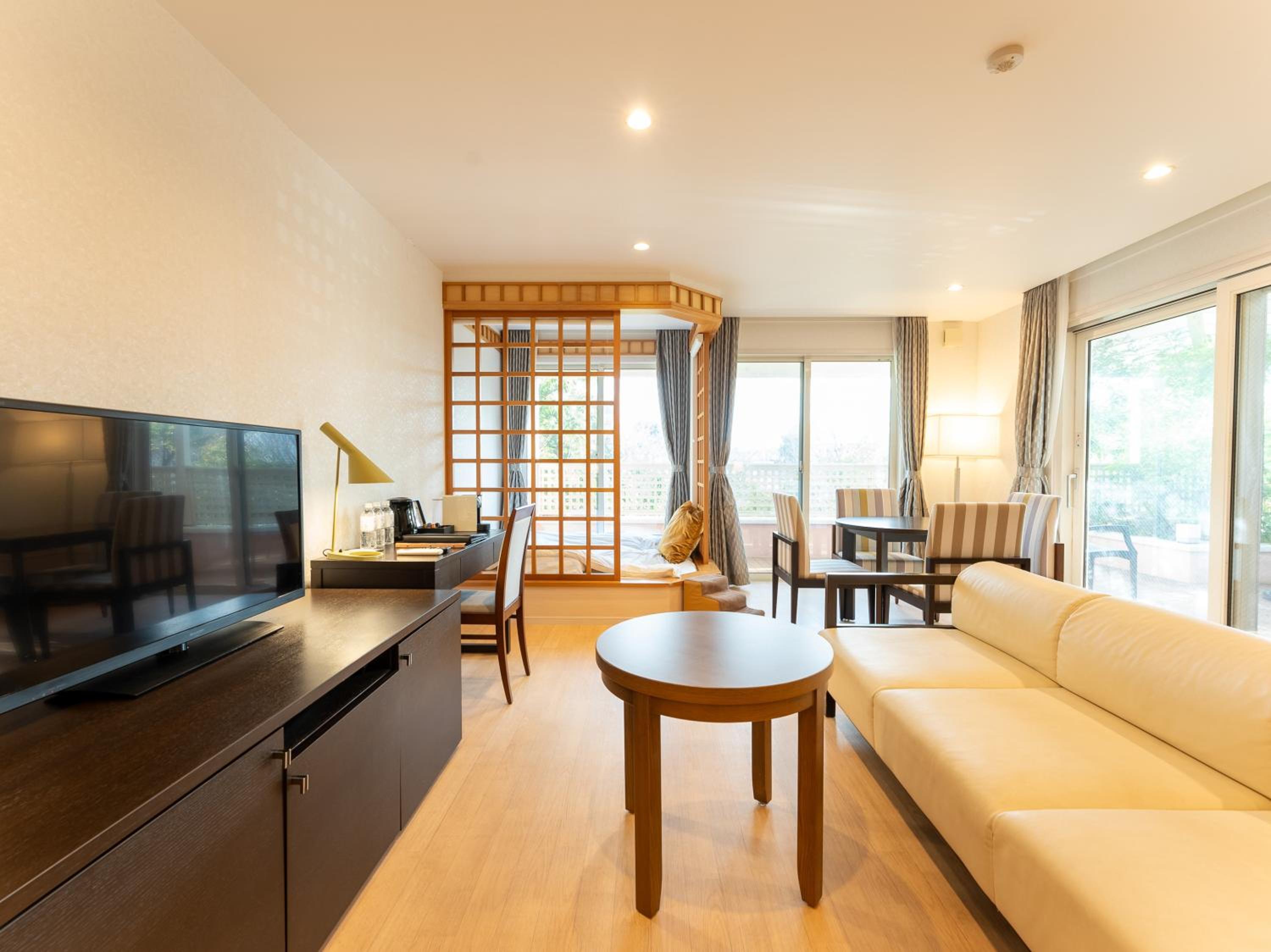(Villa Second Building) Corner Suite with Jacuzzi / Max 3 Adult