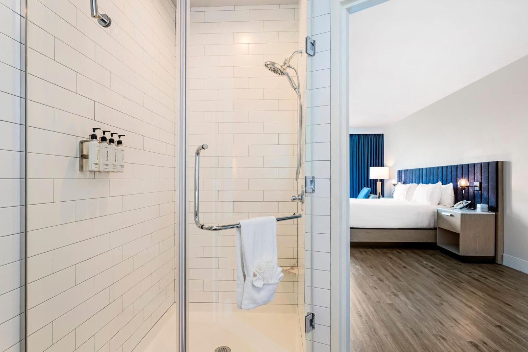 Standard King Room - Photo 2