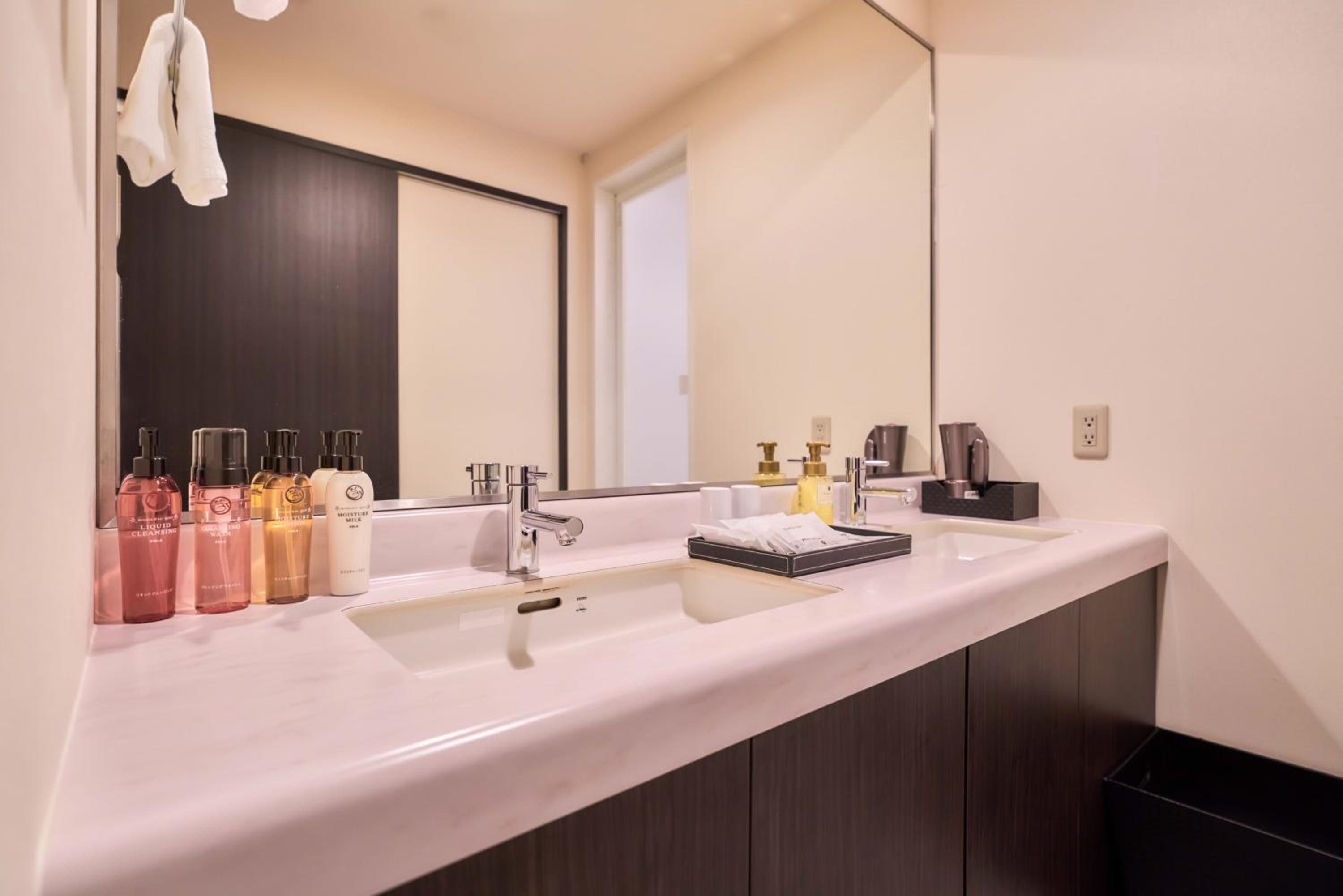 Luxury Suite King Room - Non-Smoking photo 3