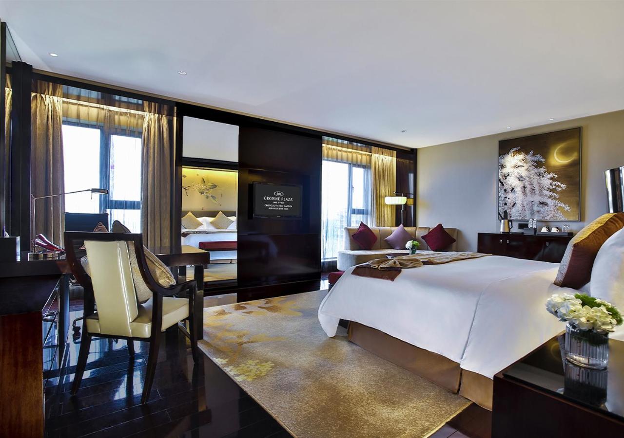 Standard King Room - Photo 5