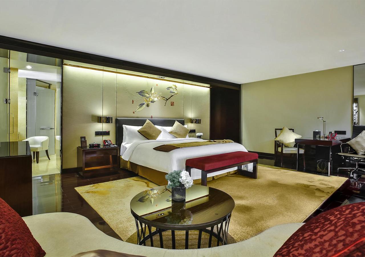 One-Bedroom Suite with Living and Dining Area - Photo 3