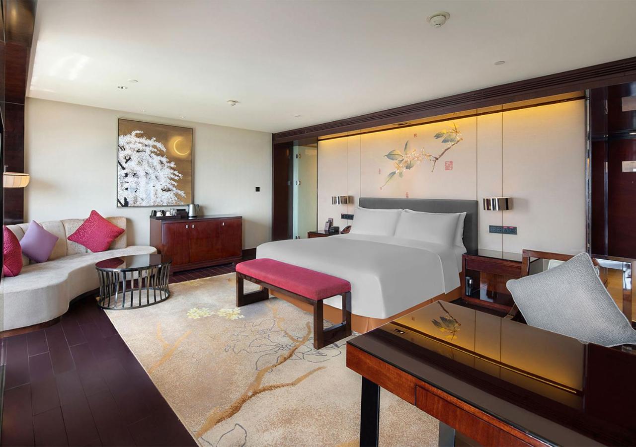 Premium King Room - Photo 1