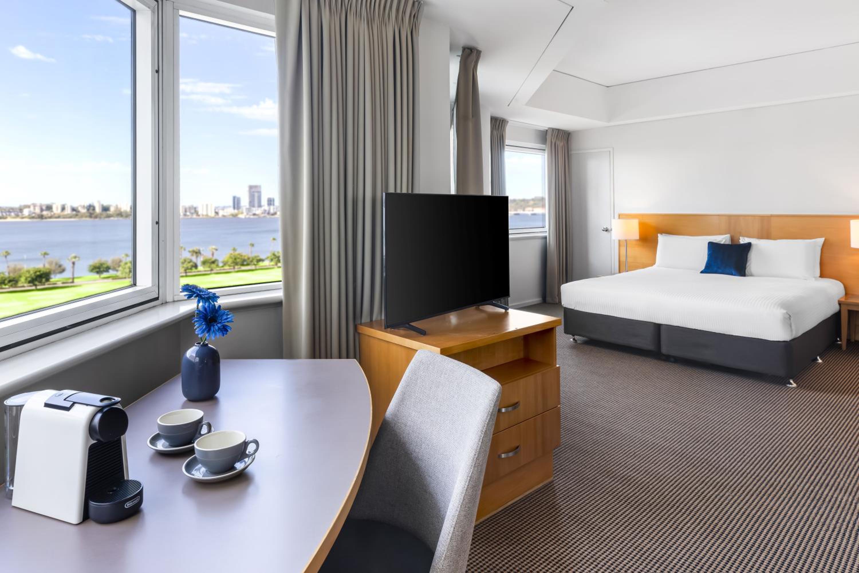 Junior King Suite - Photo 1