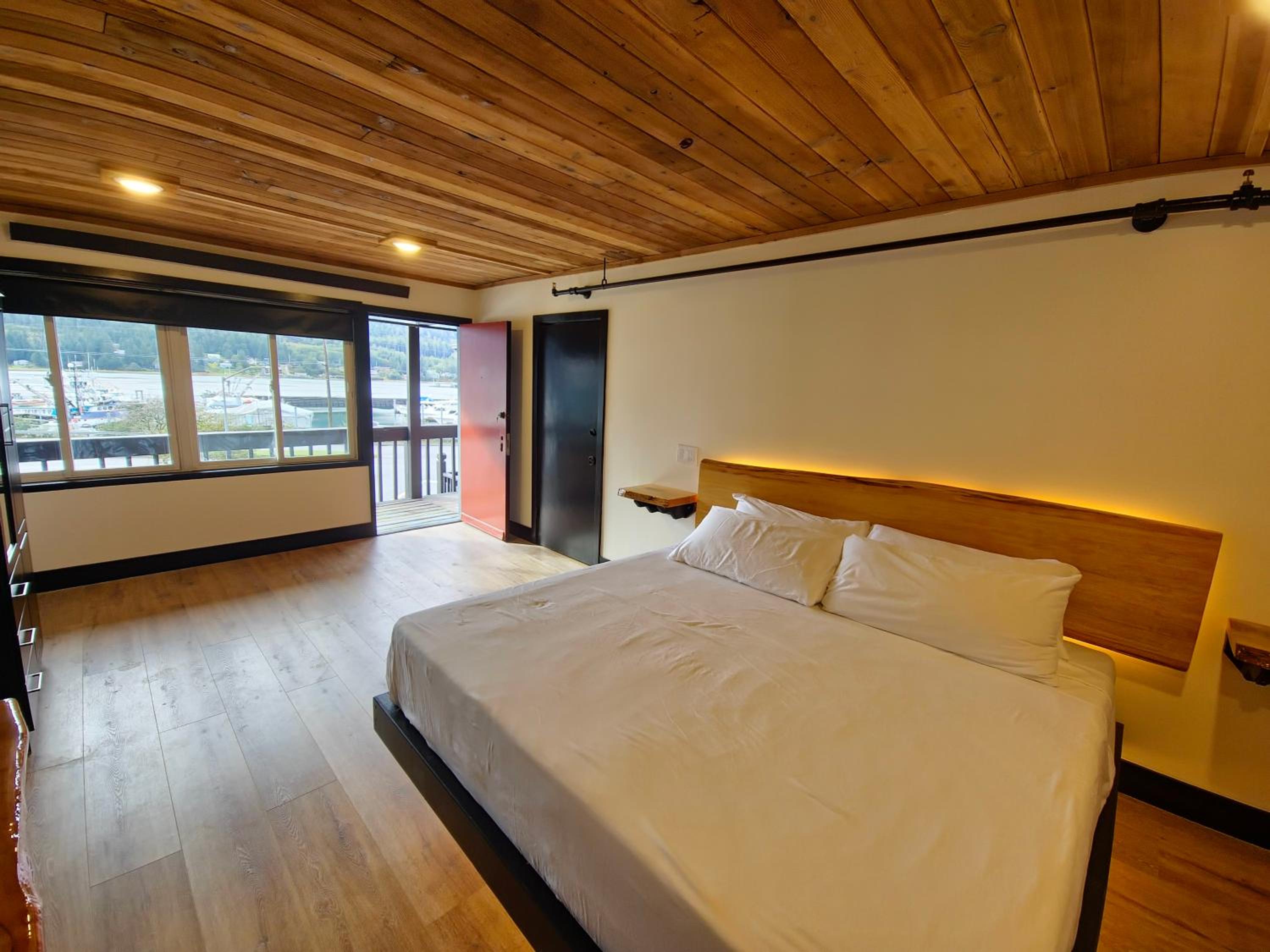 Deluxe King Room photo 3
