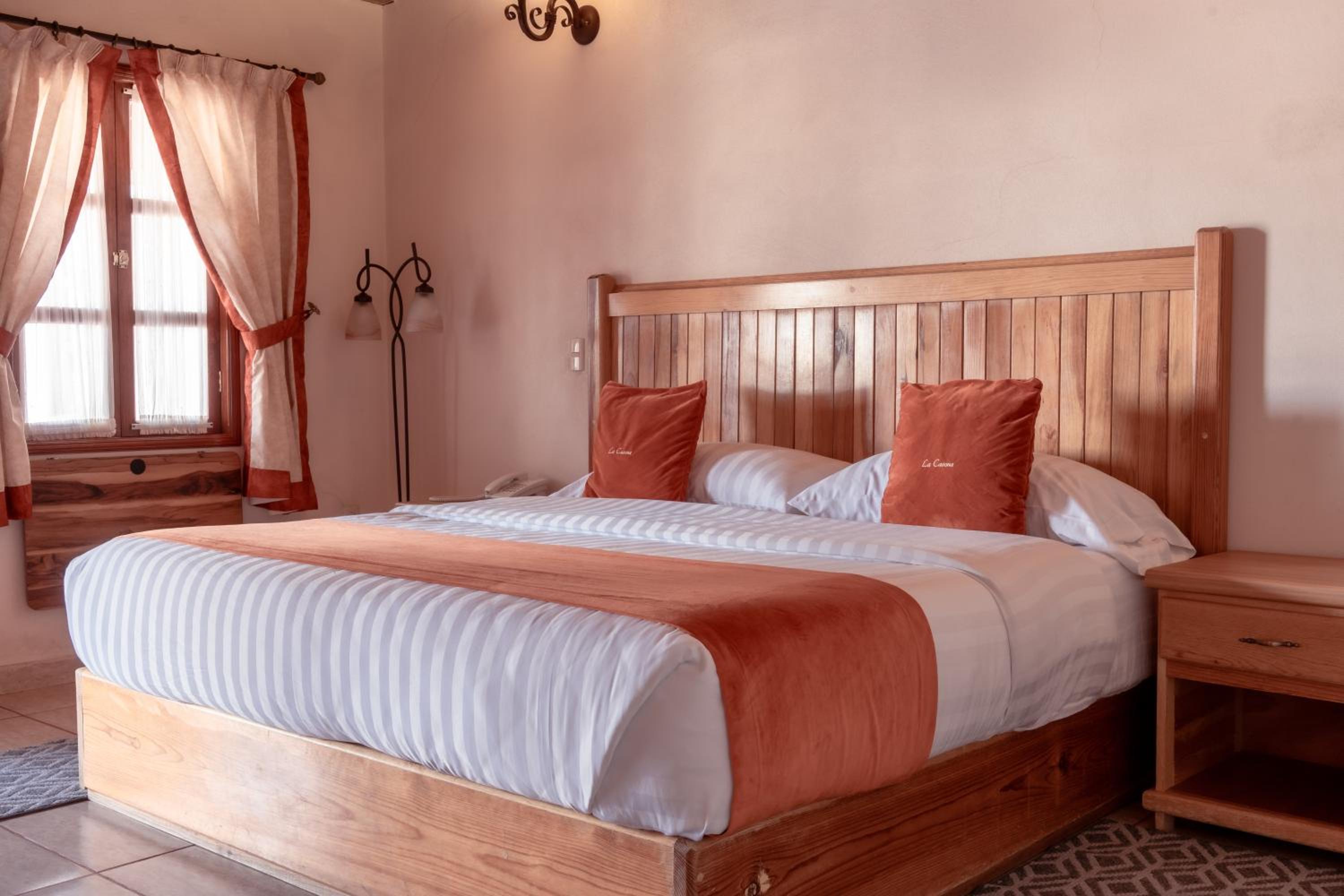 Deluxe Room (2 Adults + 1 Child) photo 1