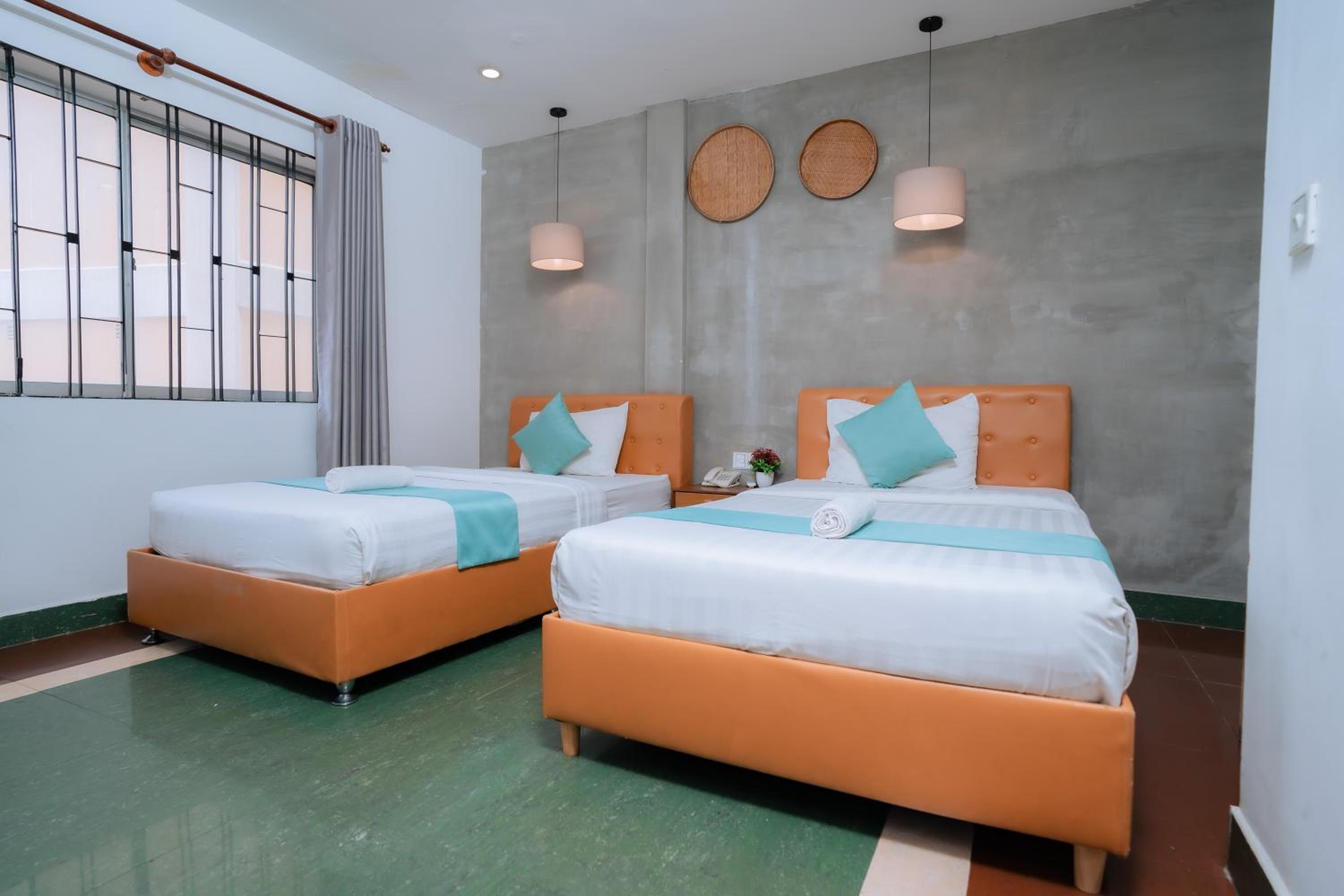 Superior Twin Room with City View - Photo 1