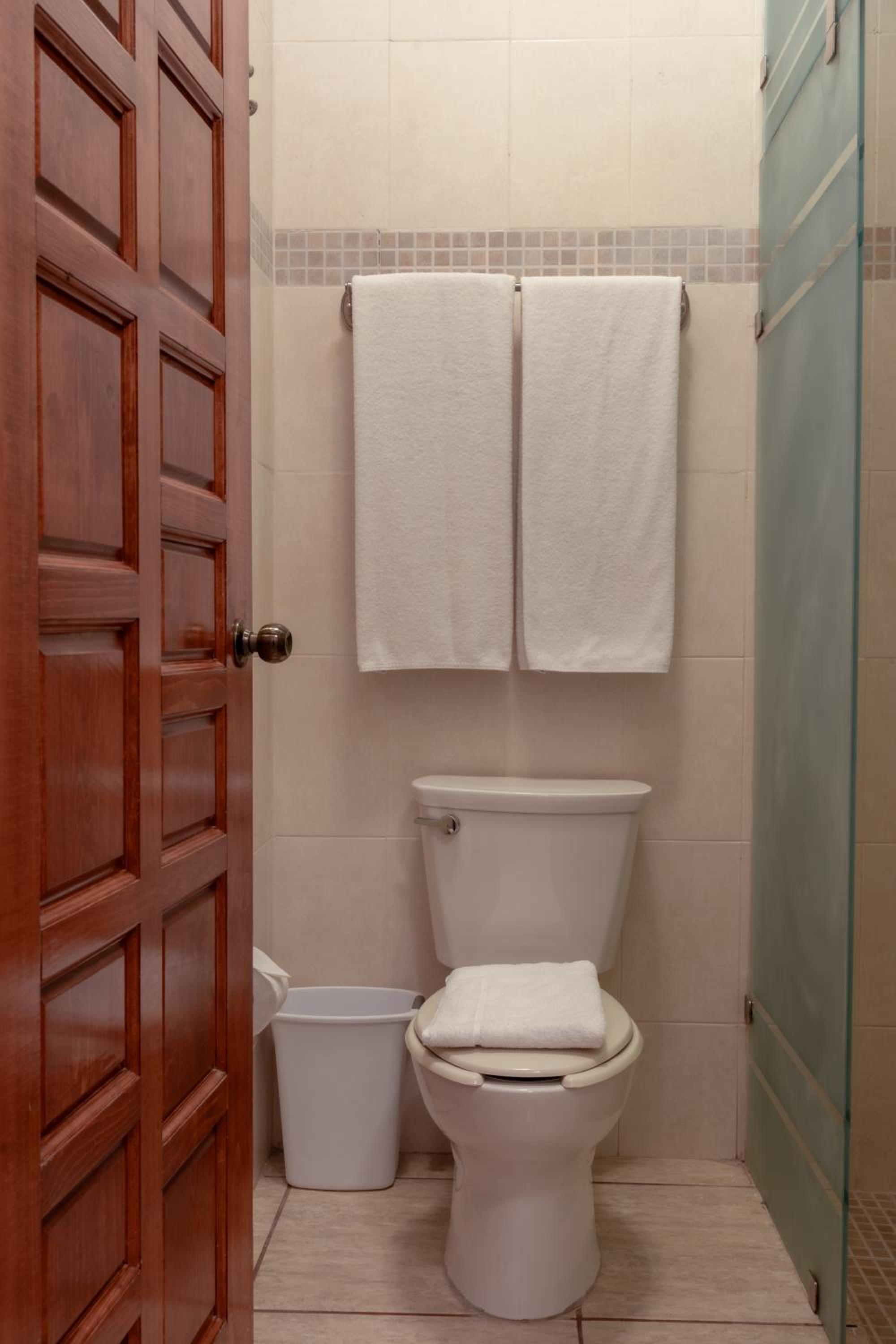 Deluxe Room (2 Adults + 1 Child) photo 2