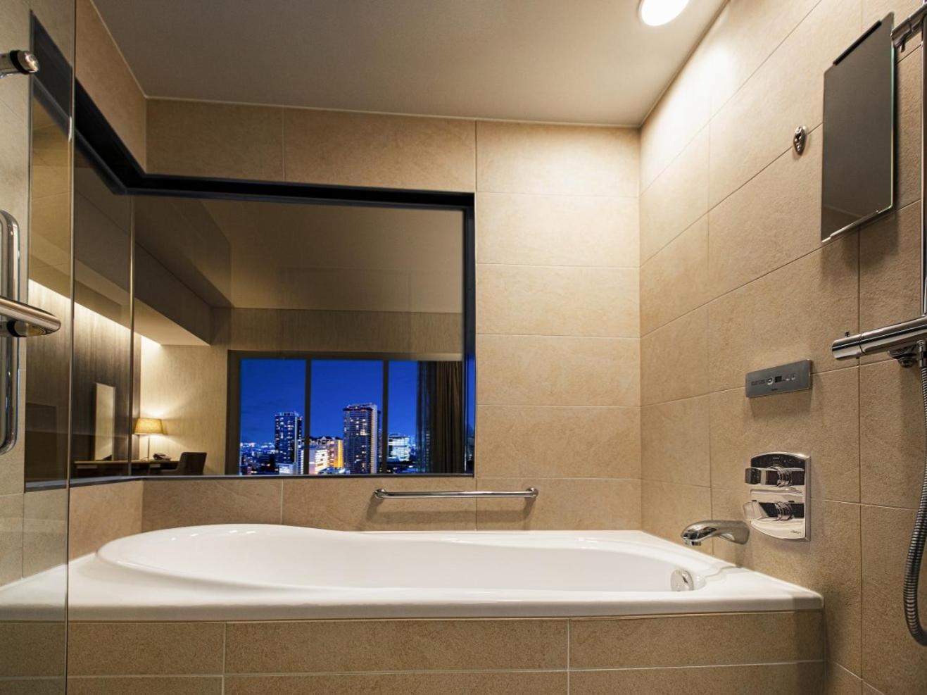 Premium Twin Room - Non-Smoking thumbnail 6