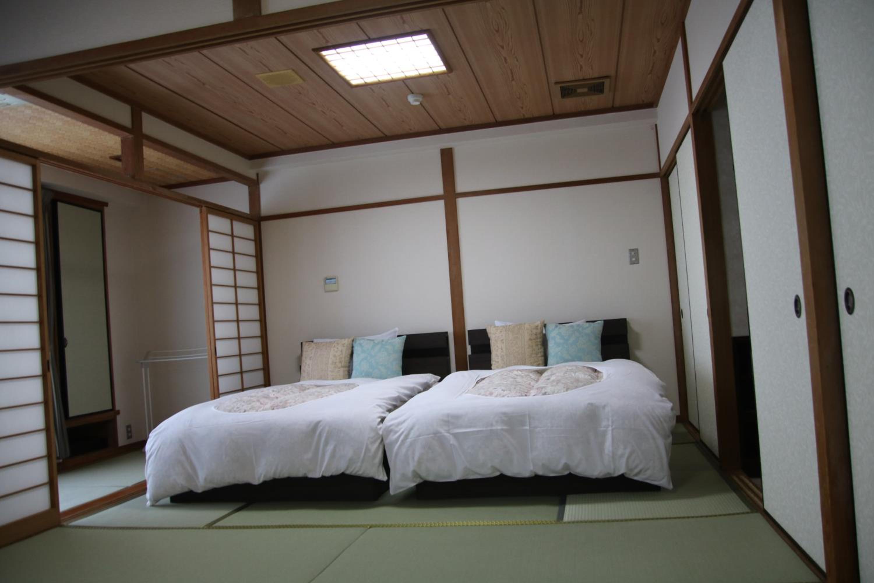 Large Twin Room photo 1
