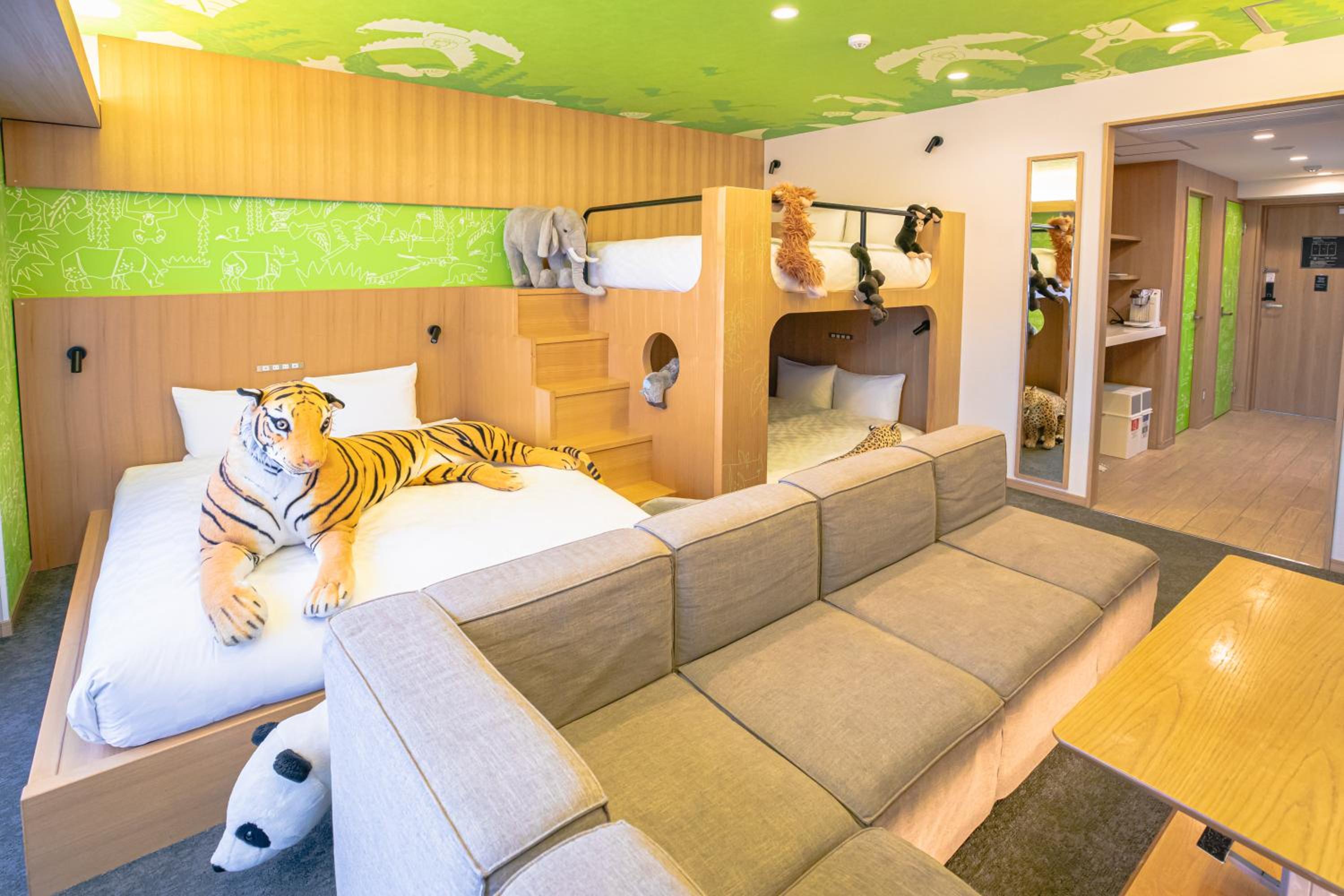 Superior Room (6 Adults) - Zoo Theme - Photo 1