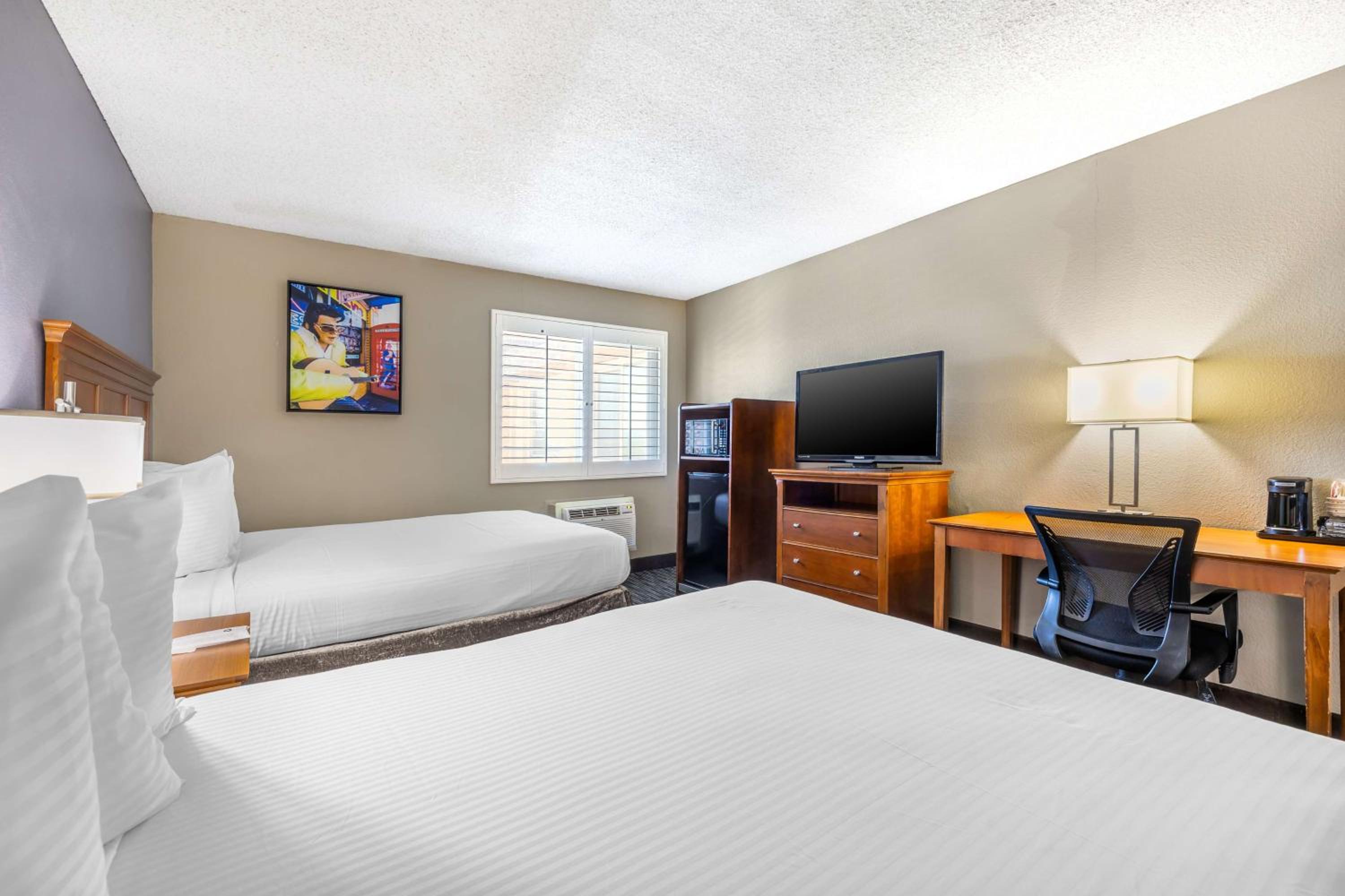 Queen Room with Two Queen Beds with Mobility Accessible Roll-In Shower - Photo 4