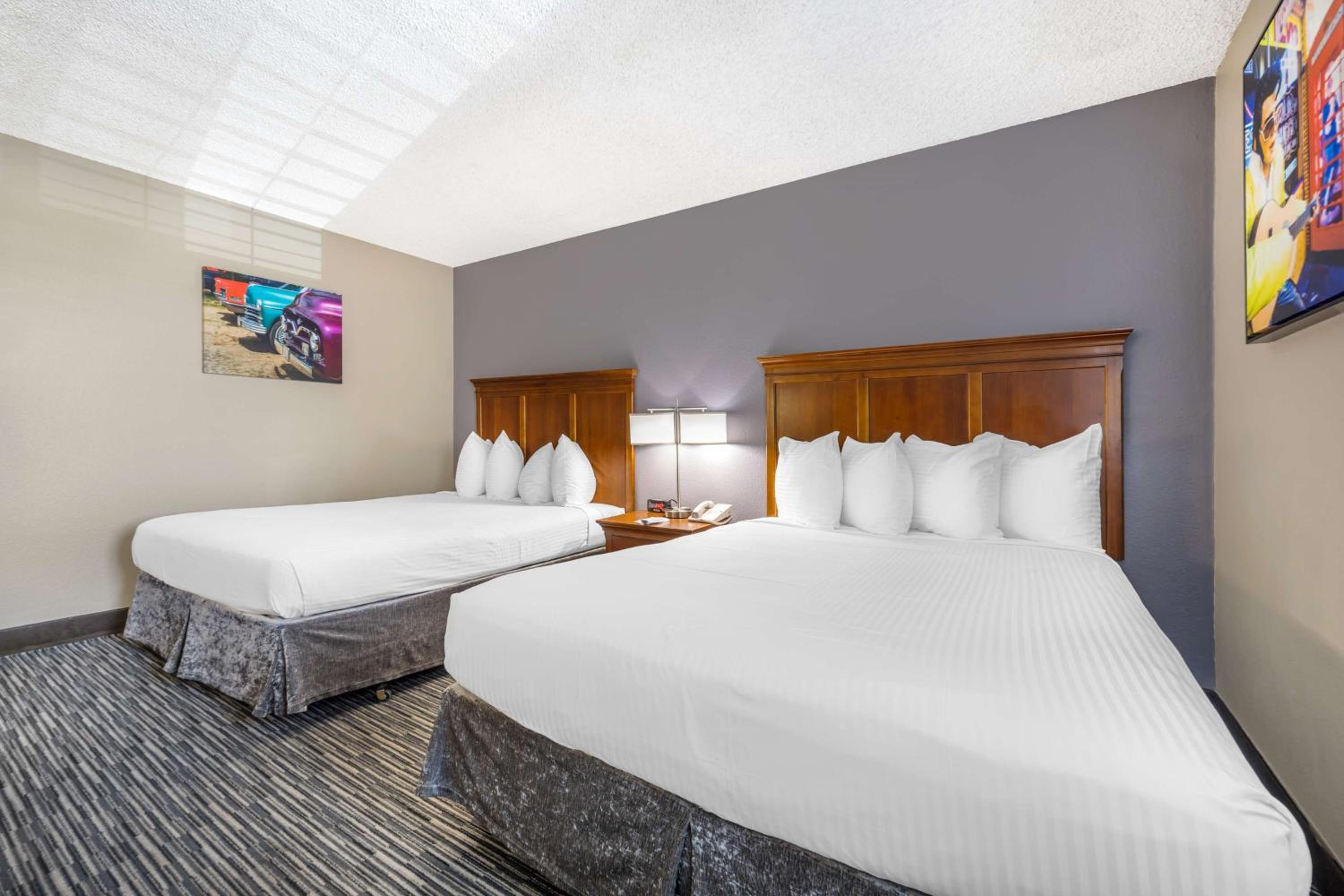 Queen Room with Two Queen Beds with Mobility Accessible Roll-In Shower - Photo 3