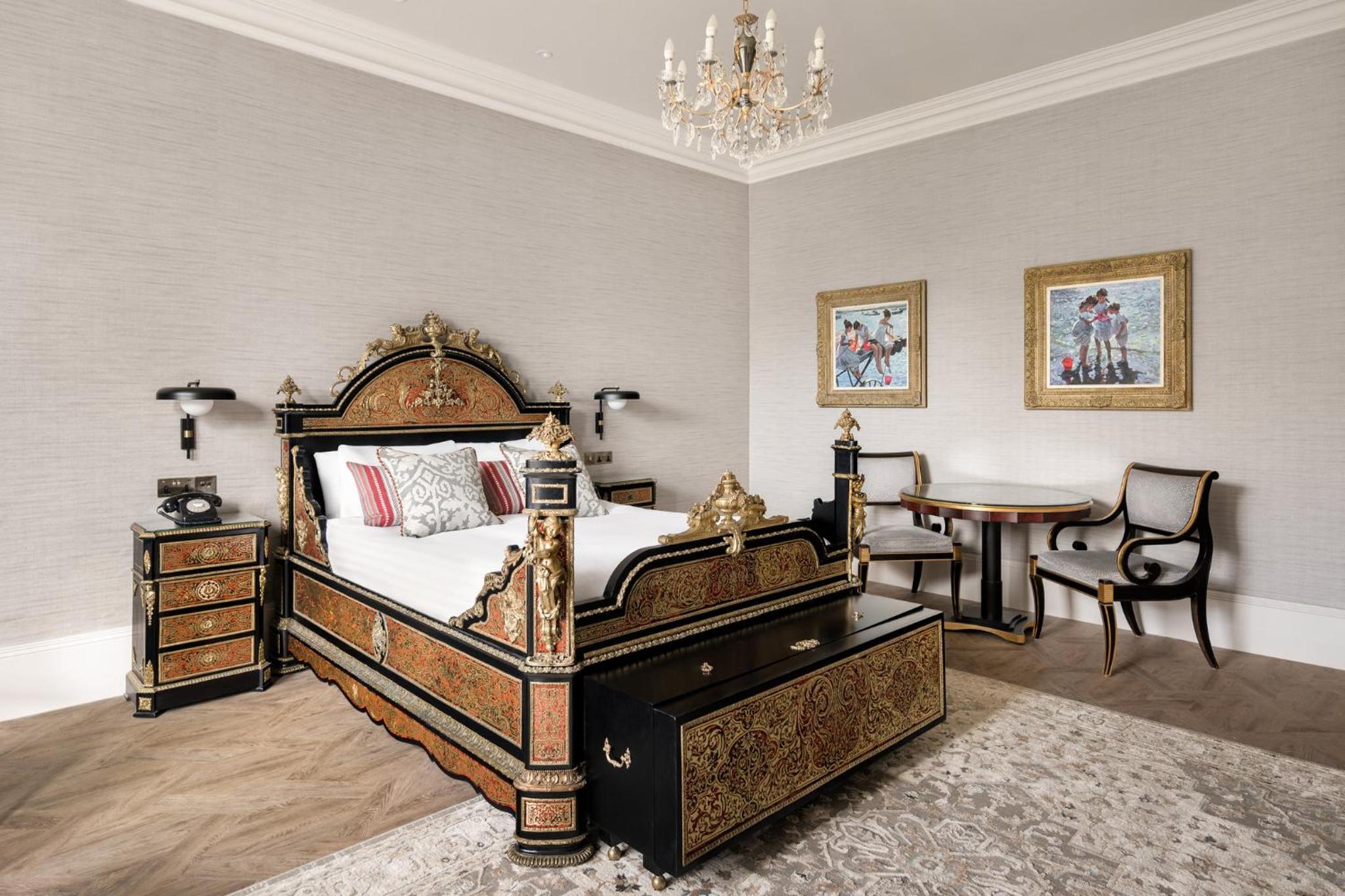 Queen Suite - Photo 8