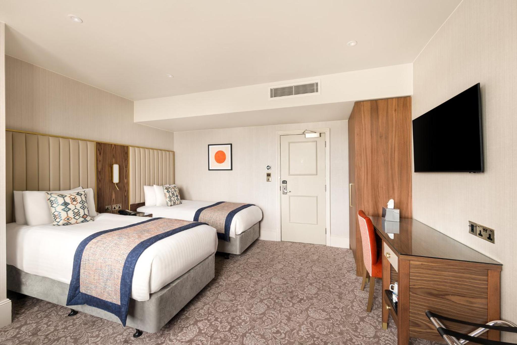 Standard Twin Room - Photo 16