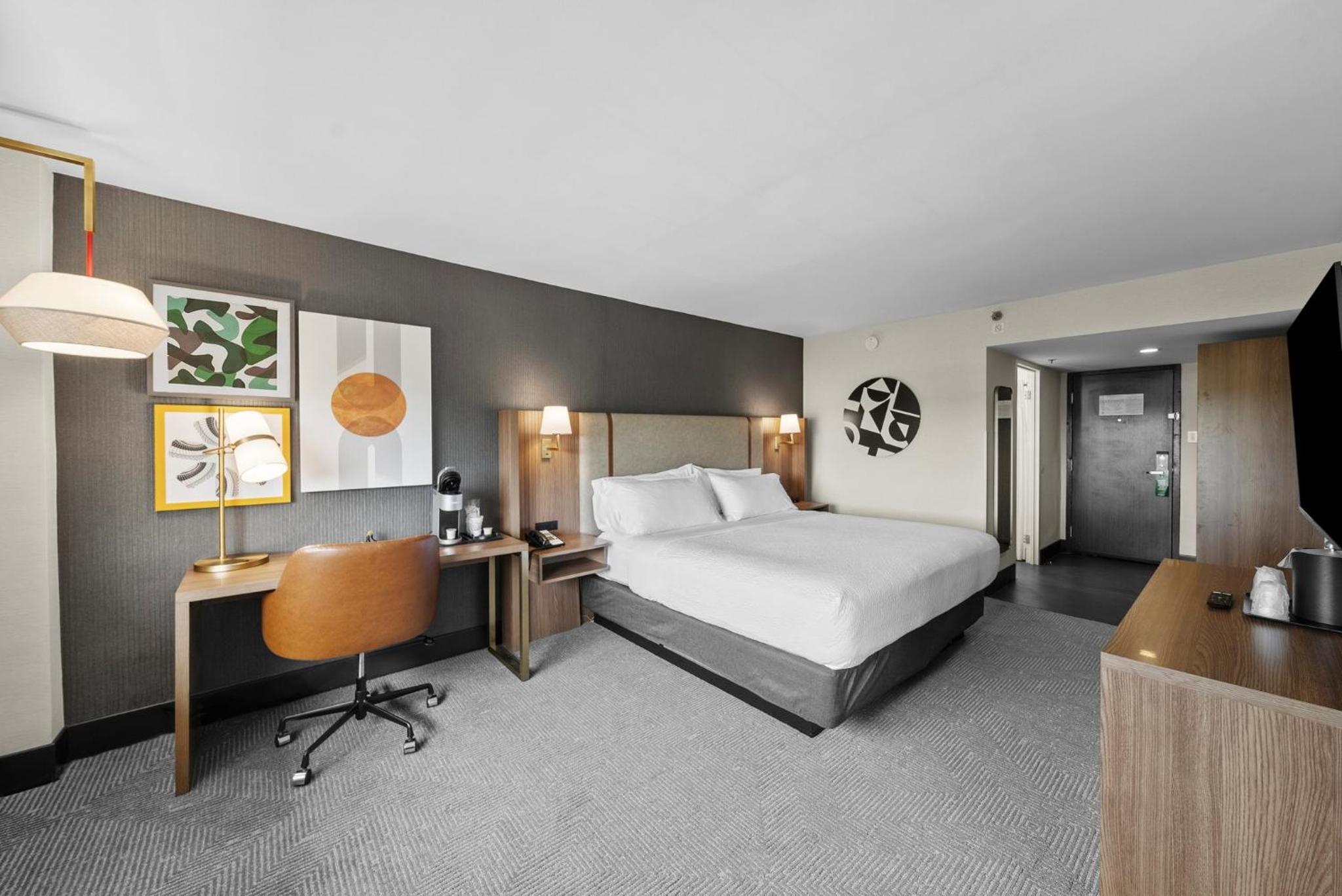 King Suite - Photo 2