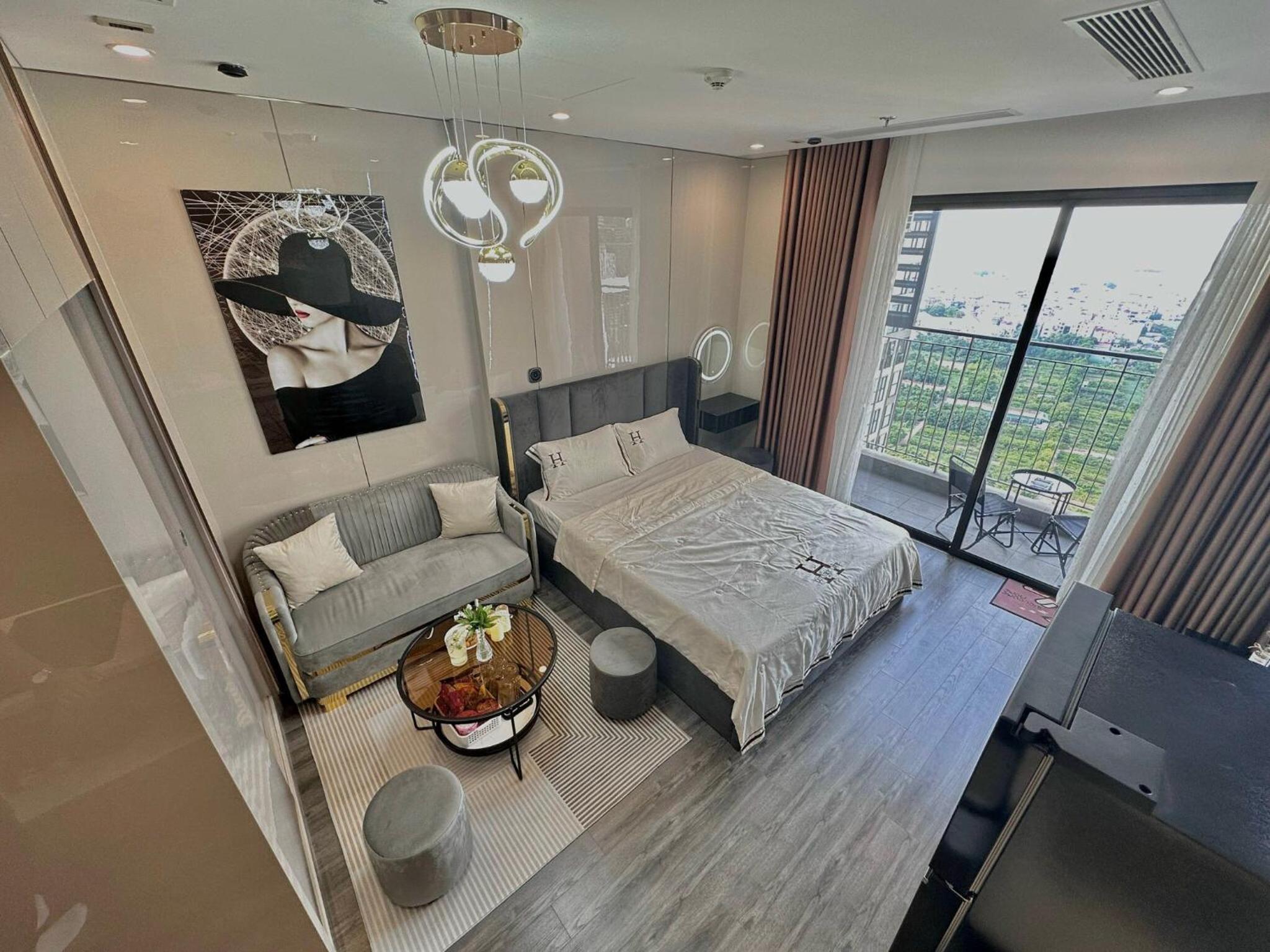 One-Bedroom Apartment photo 1